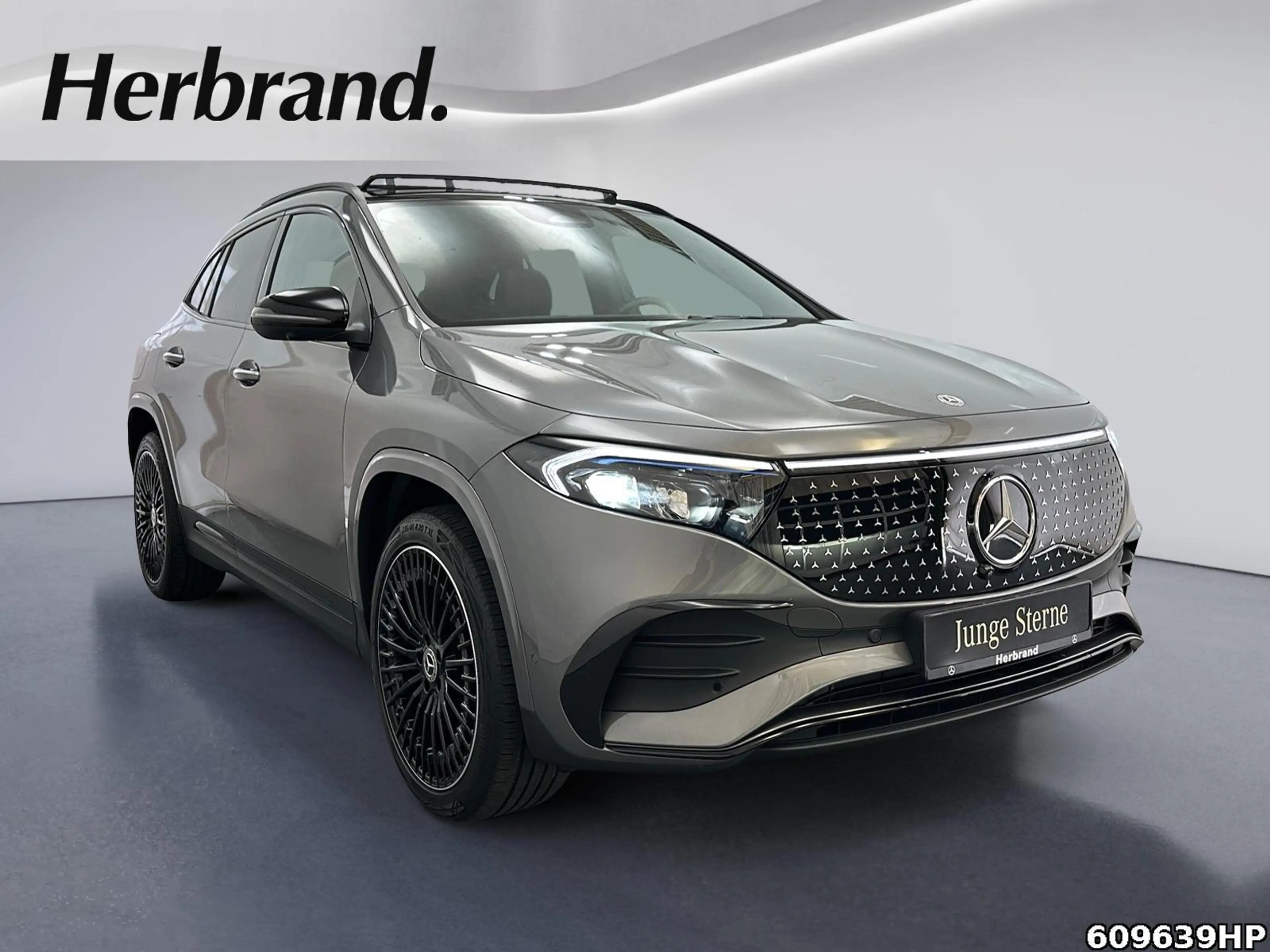 Mercedes-Benz EQA 300 4M AMG Night KEYLESS DISTRONIC 360° Pano — photo 2