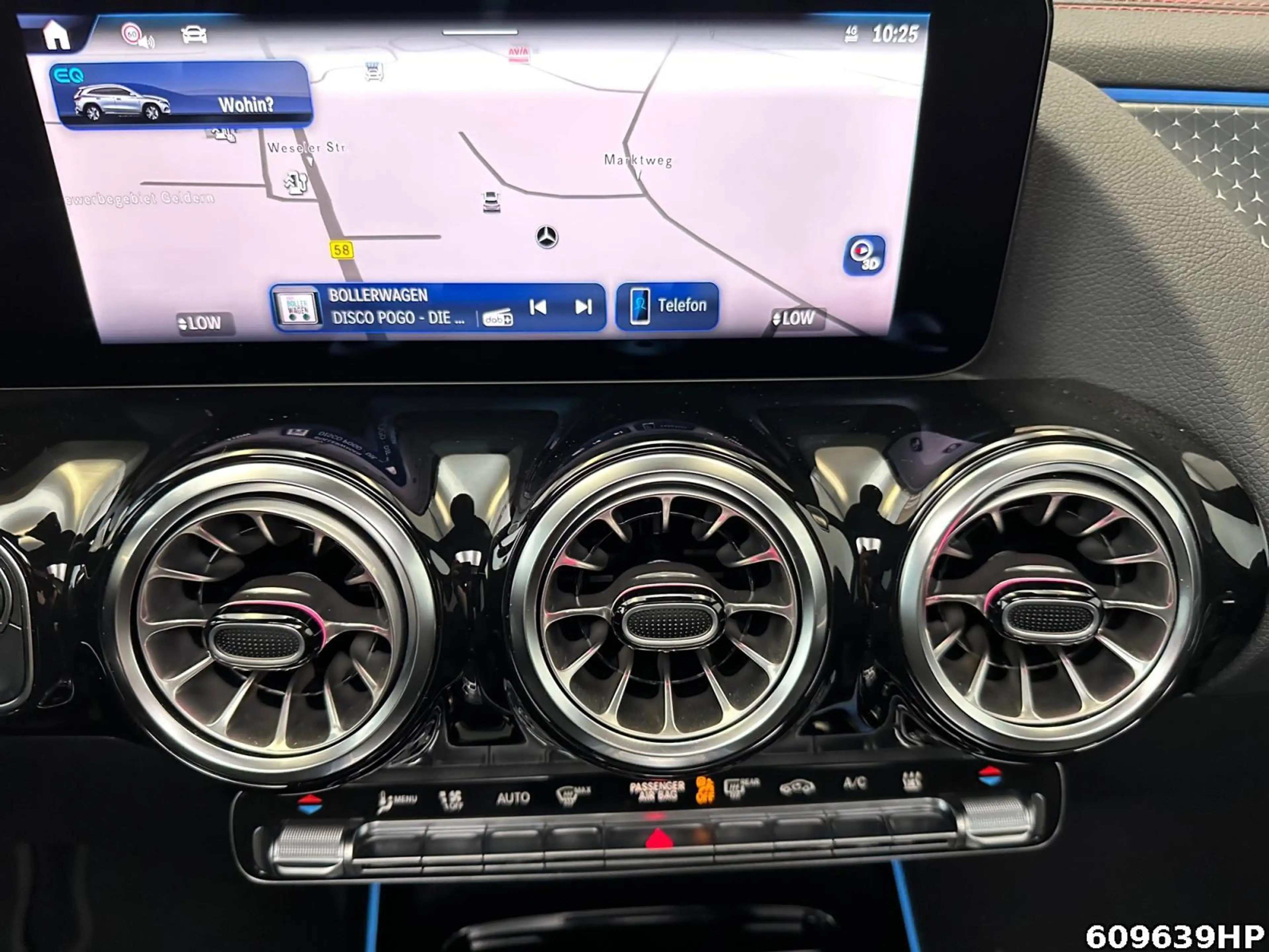 Mercedes-Benz EQA 300 4M AMG Night KEYLESS DISTRONIC 360° Pano — photo 10