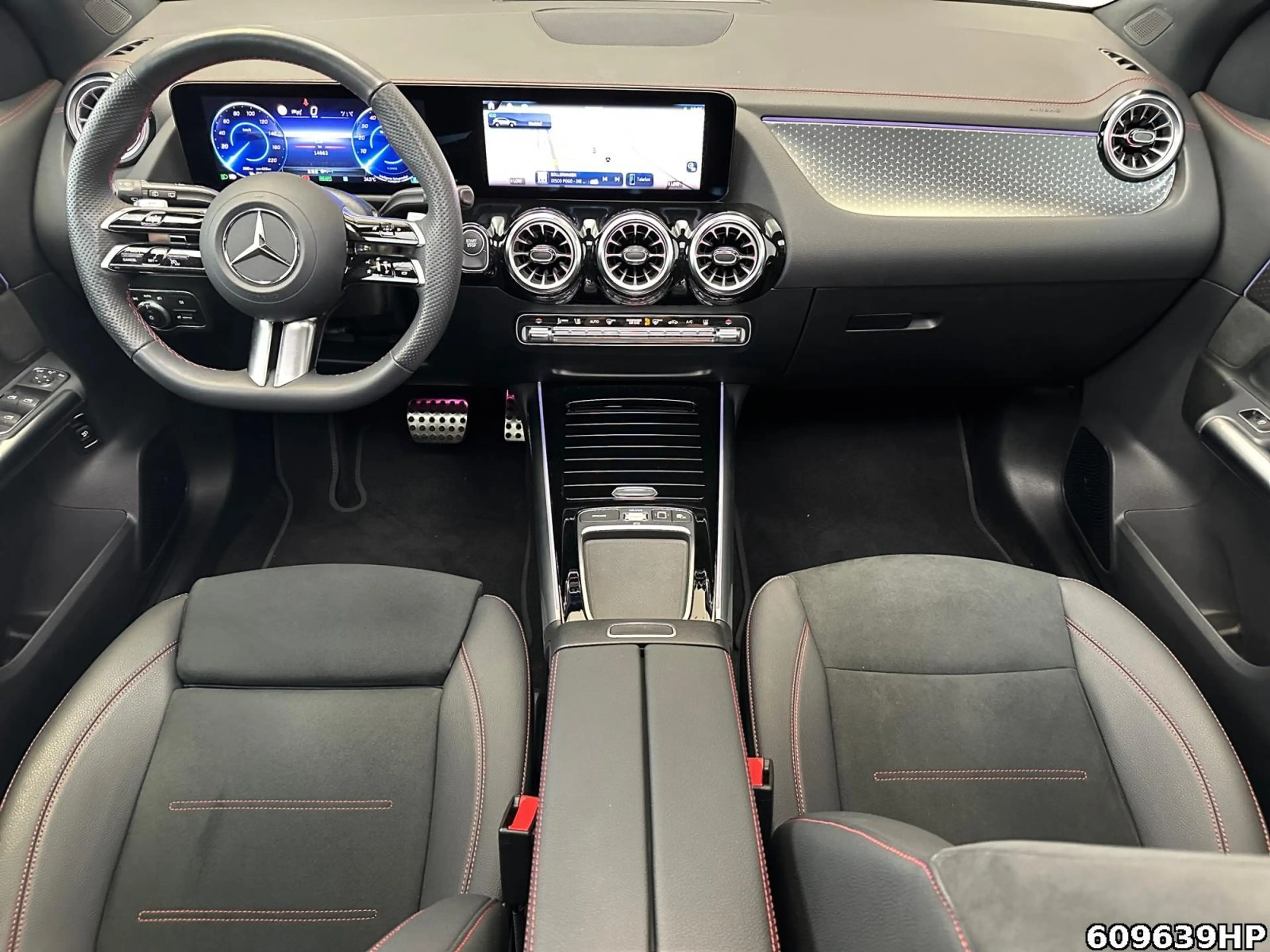 Mercedes-Benz EQA 300 4M AMG Night KEYLESS DISTRONIC 360° Pano — photo 8