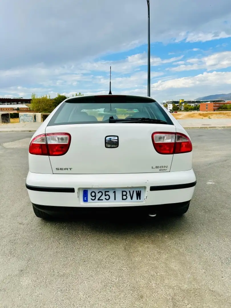 SEAT Leon 1.8 20v Signa Aut. Blanco - 2