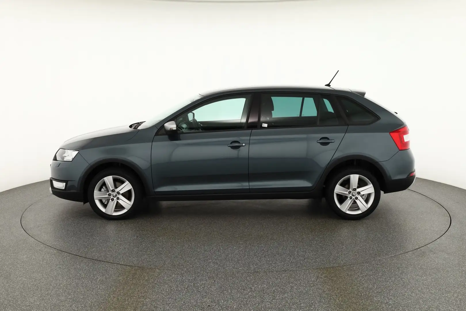 Skoda Rapid/Spaceback Rapid SB 1.2 TSI Scoutline Xenon Smartlink DAB Grau - 2