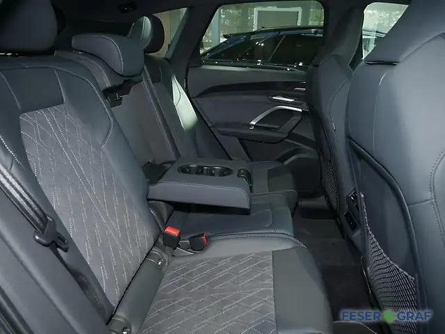 Audi Q5 view 5