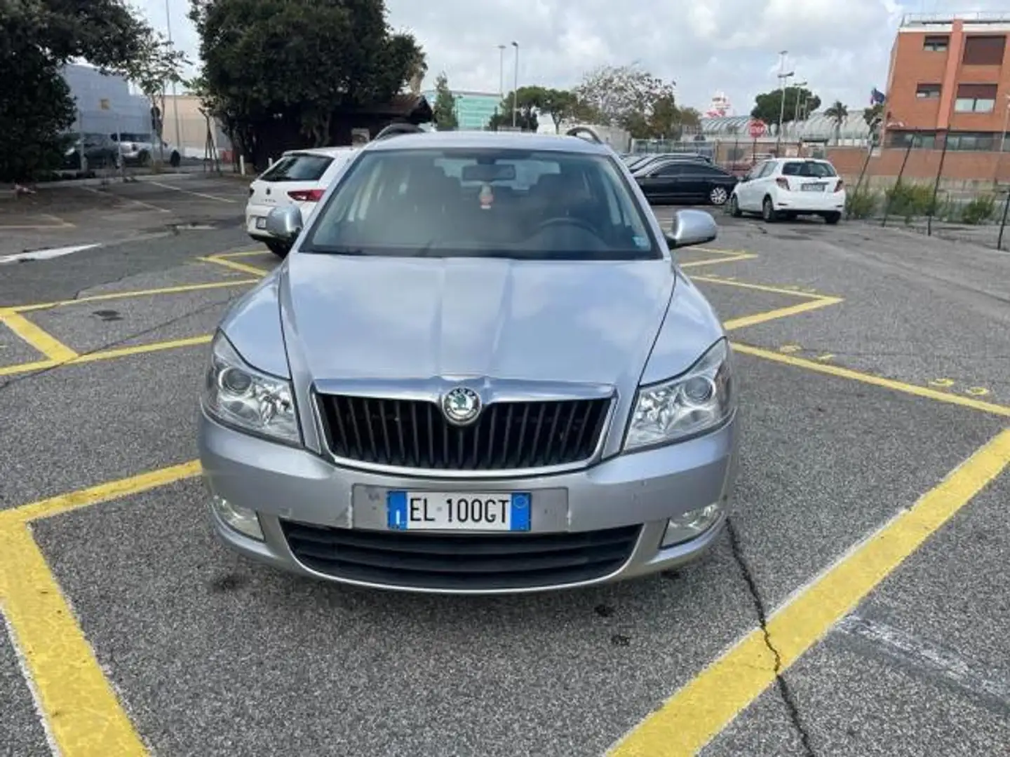 Skoda 1.6 TDI CR F.AP. Wagon Elegance Silber - 2