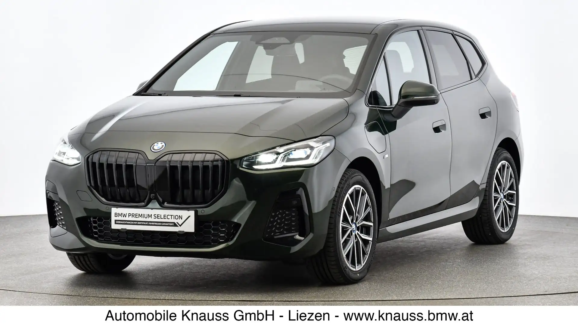 BMW 225 225e xDrive Active Tourer Zelená - 1