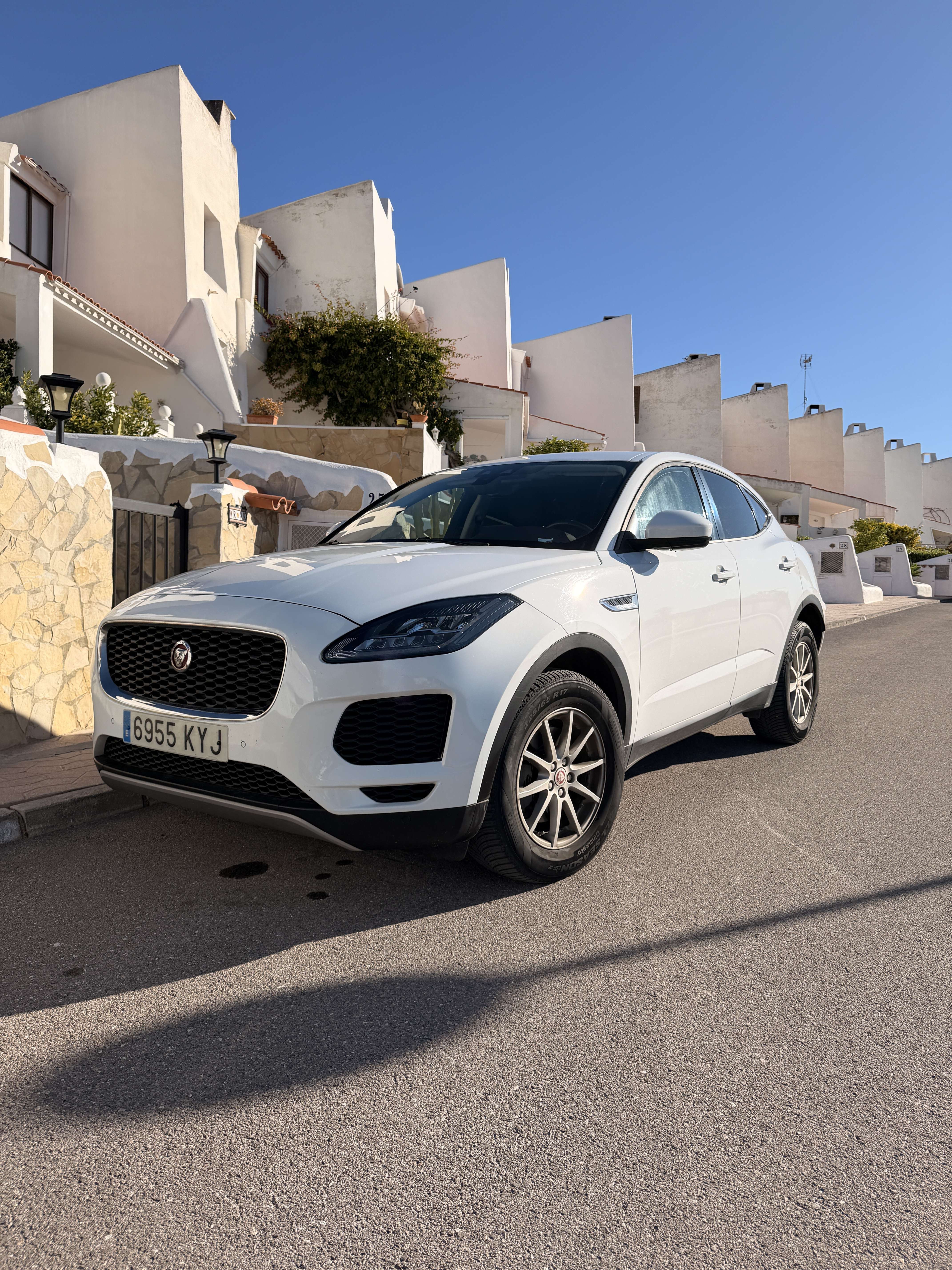 Jaguar E-Pace 2.0D I4 R-Dynamic Base FWD 150 - foto 1