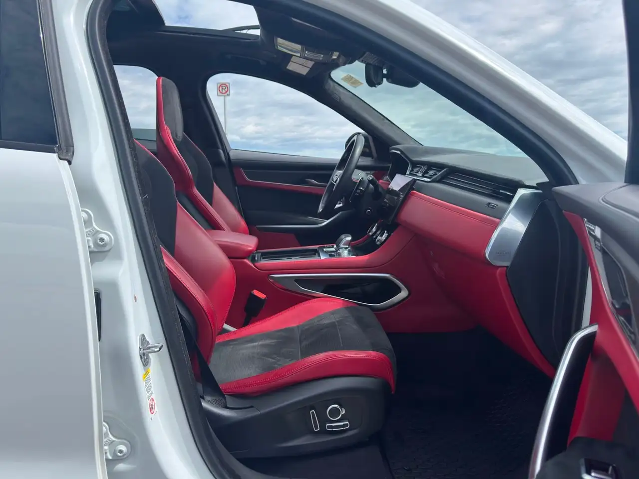 Jaguar F-Pace снимка Jaguar F-Pace