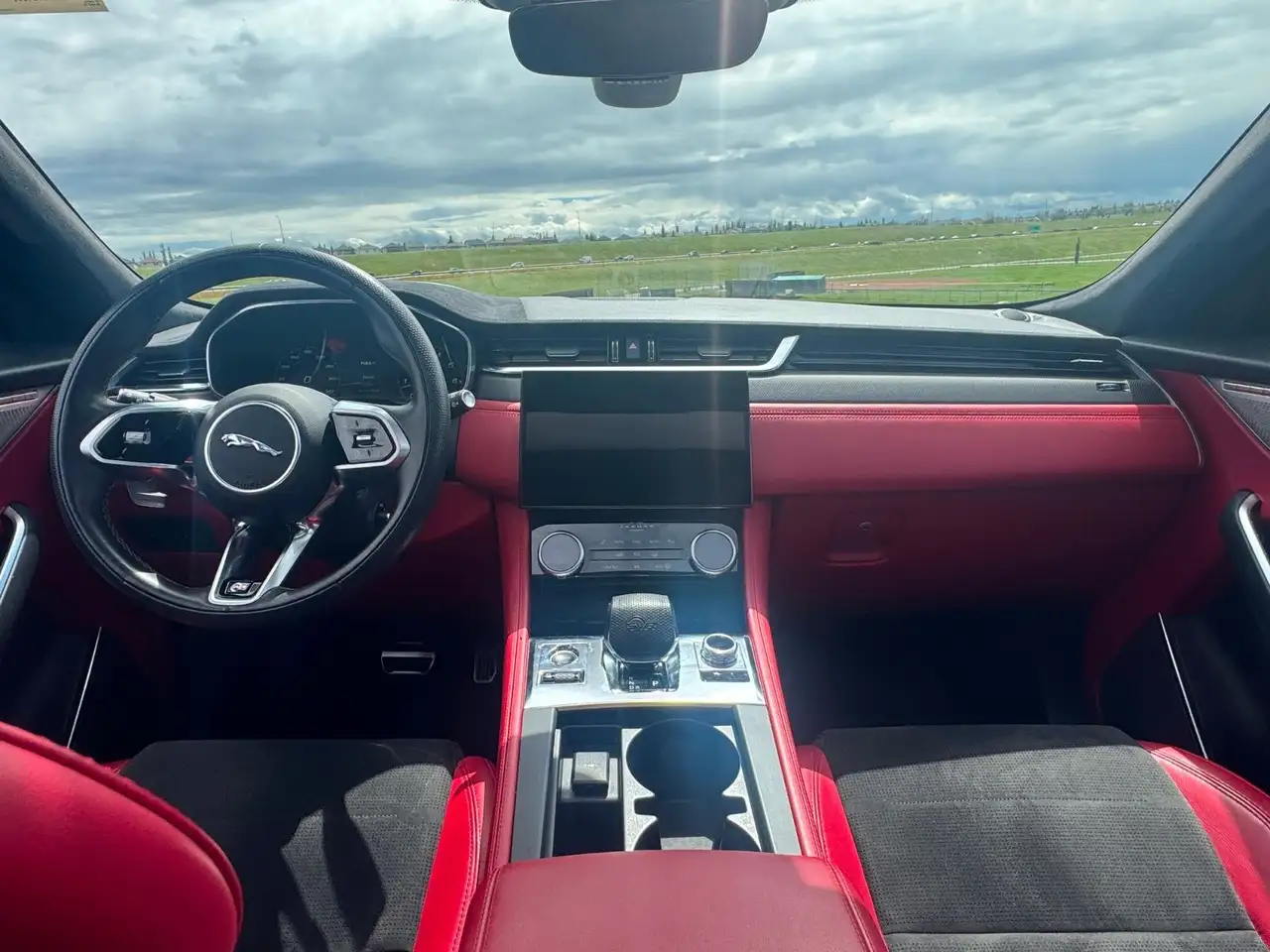 Jaguar F-Pace снимка Jaguar F-Pace