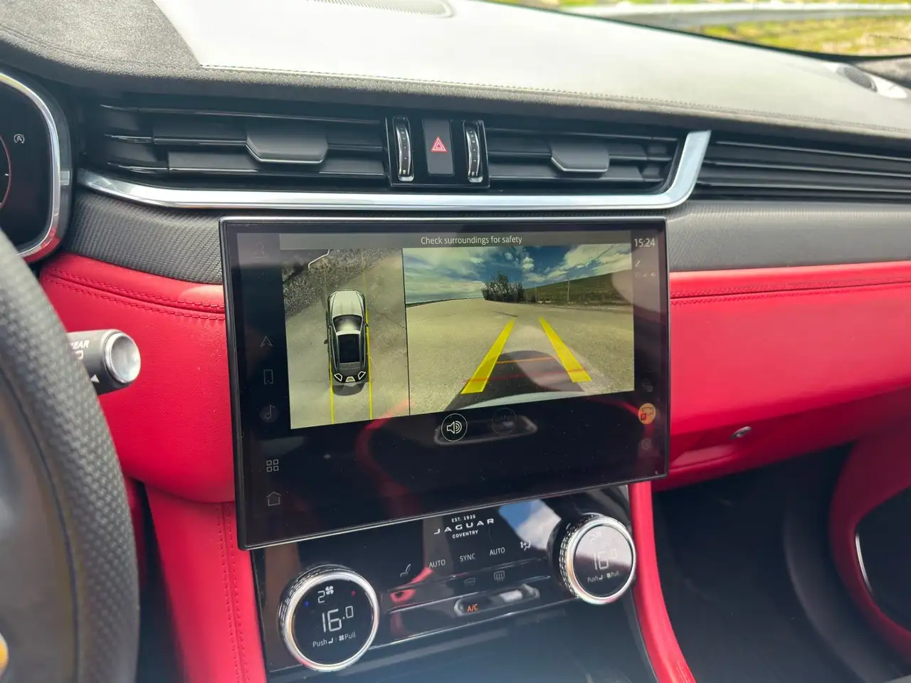 Jaguar F-Pace снимка Jaguar F-Pace