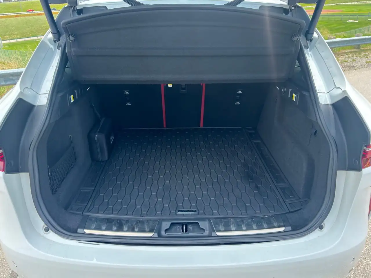 Jaguar F-Pace снимка Jaguar F-Pace