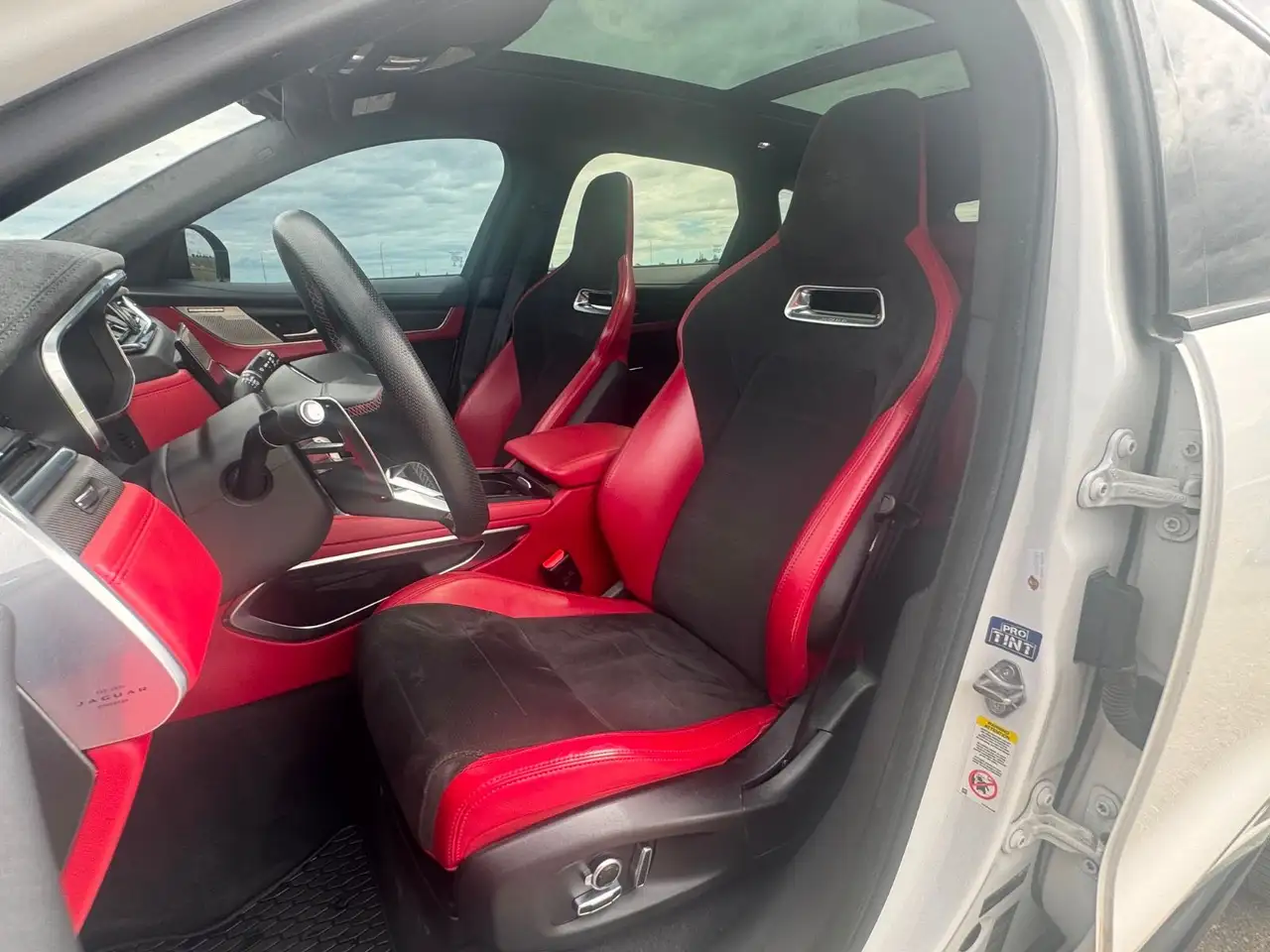 Jaguar F-Pace снимка Jaguar F-Pace