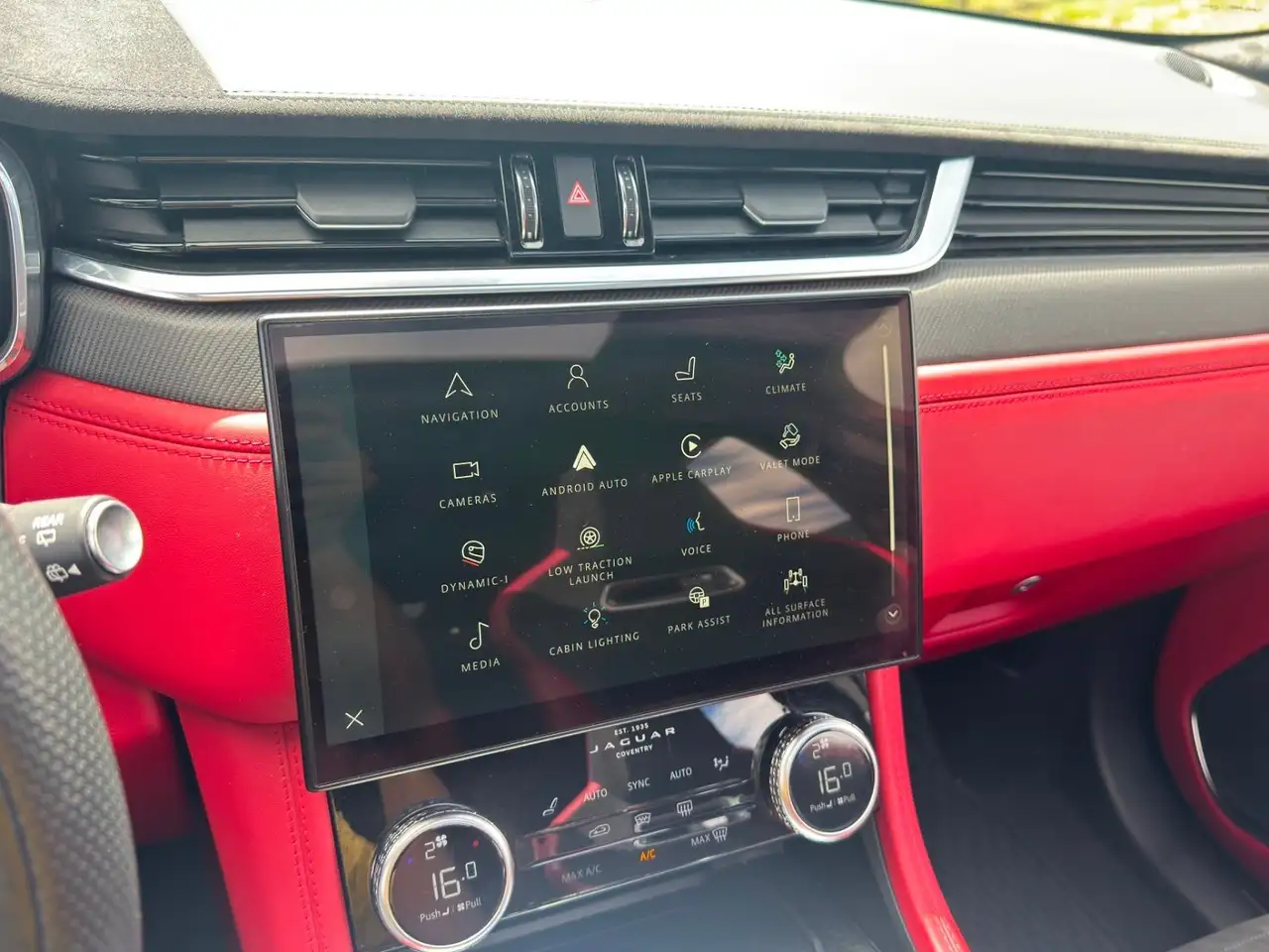 Jaguar F-Pace снимка Jaguar F-Pace