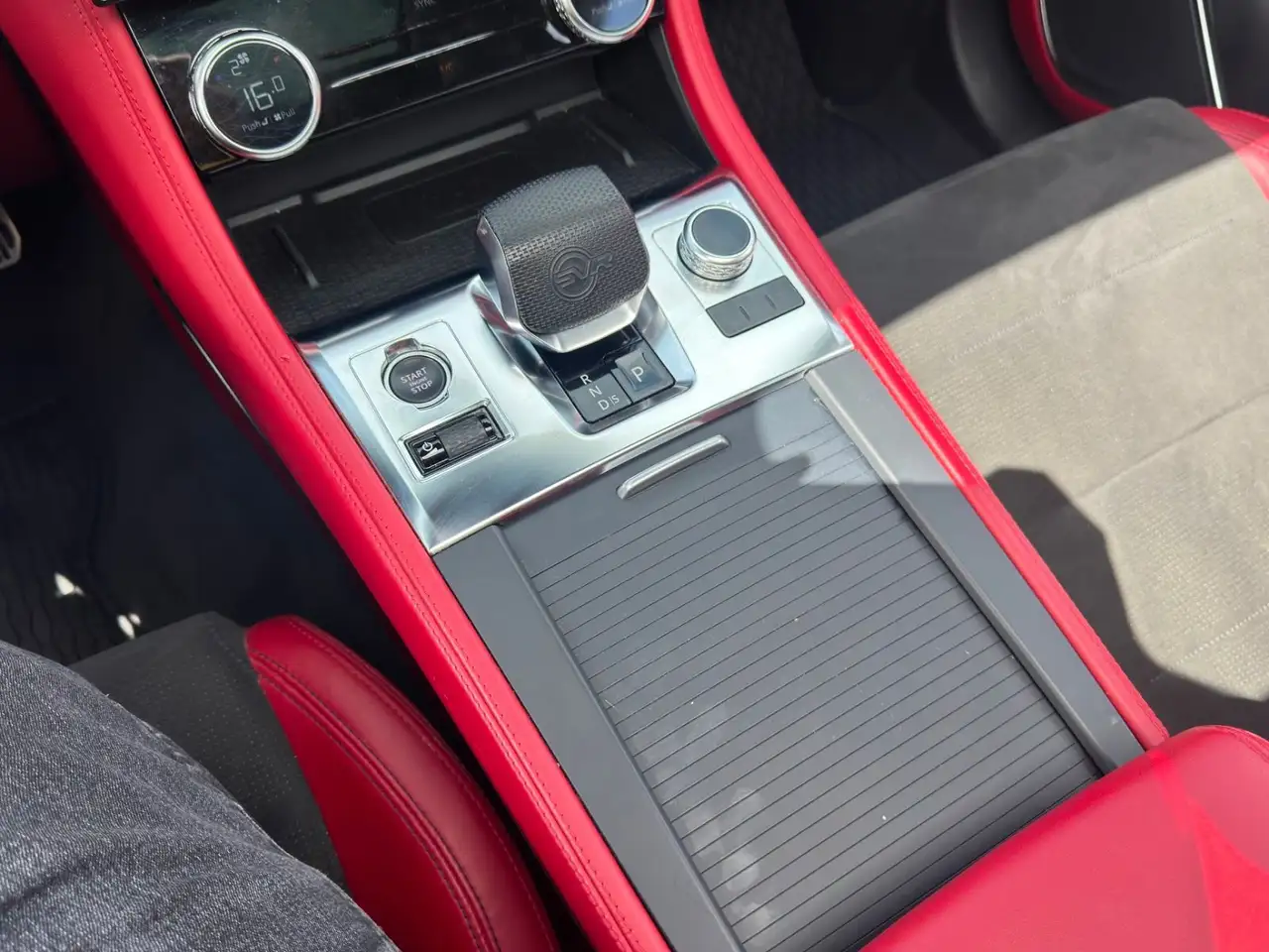 Jaguar F-Pace снимка Jaguar F-Pace