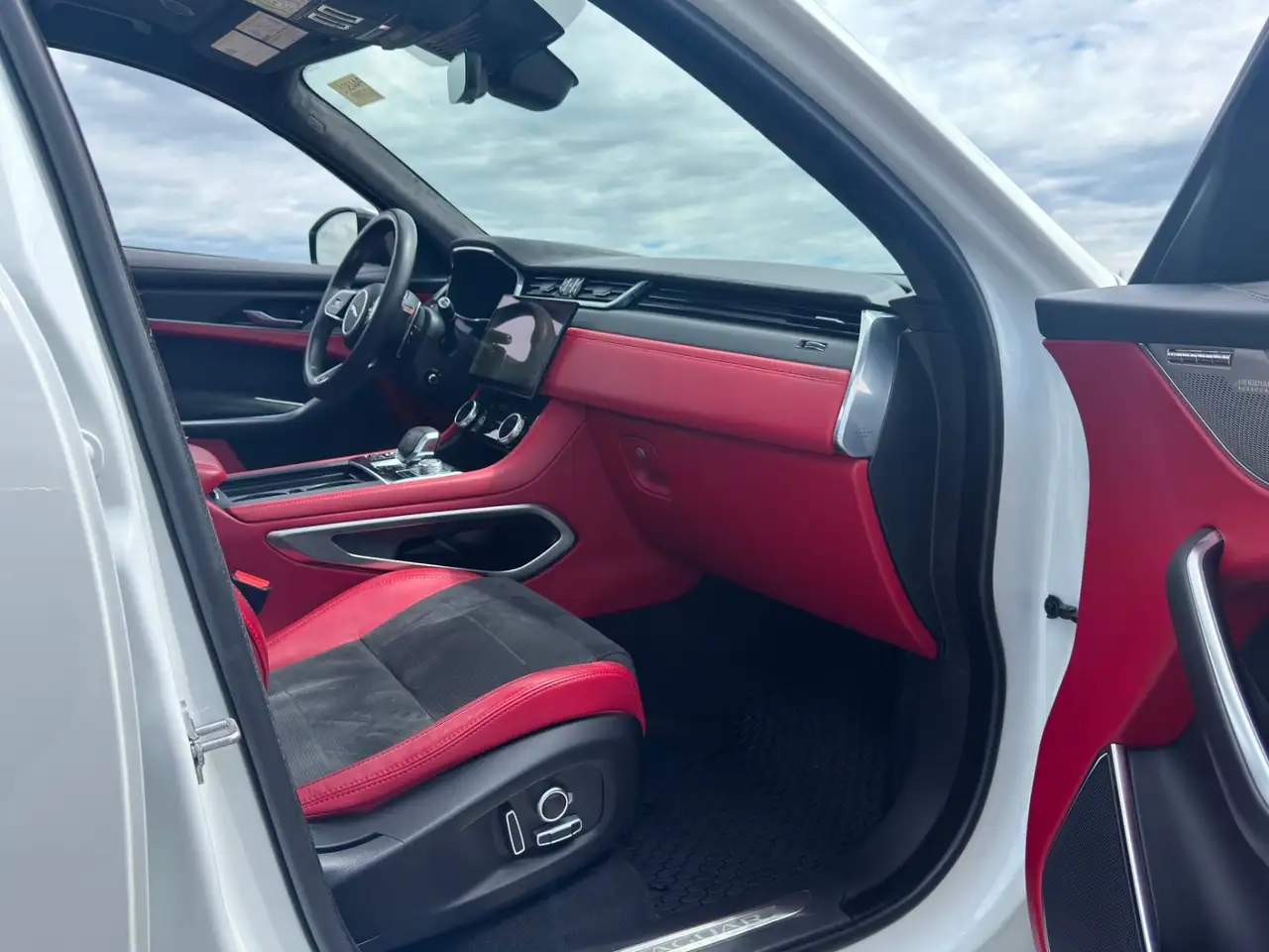 Jaguar F-Pace снимка Jaguar F-Pace