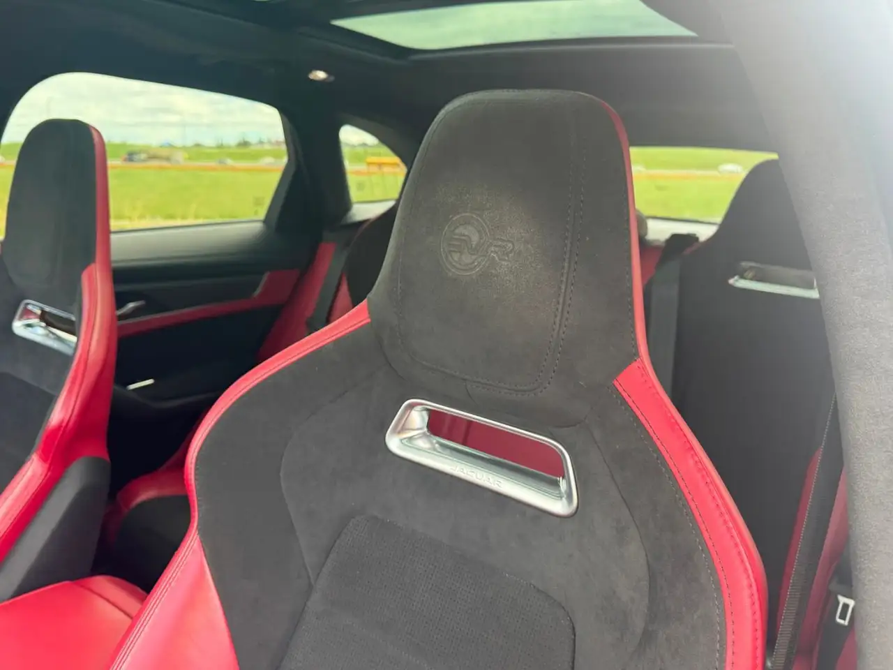 Jaguar F-Pace снимка Jaguar F-Pace