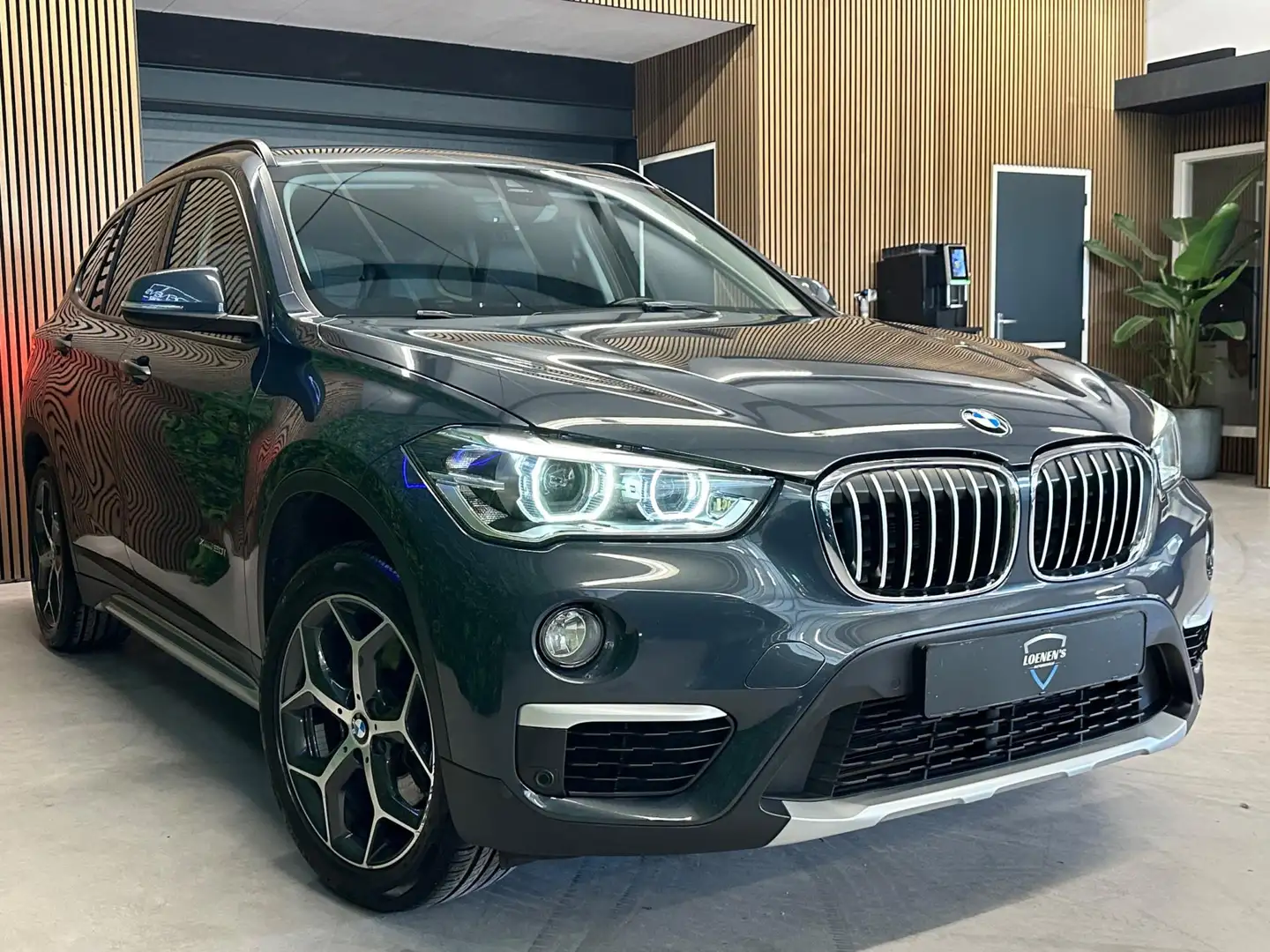 BMW X1 XDrive20i Sport / Camera / Trekhaak / Keyless Gris - 2