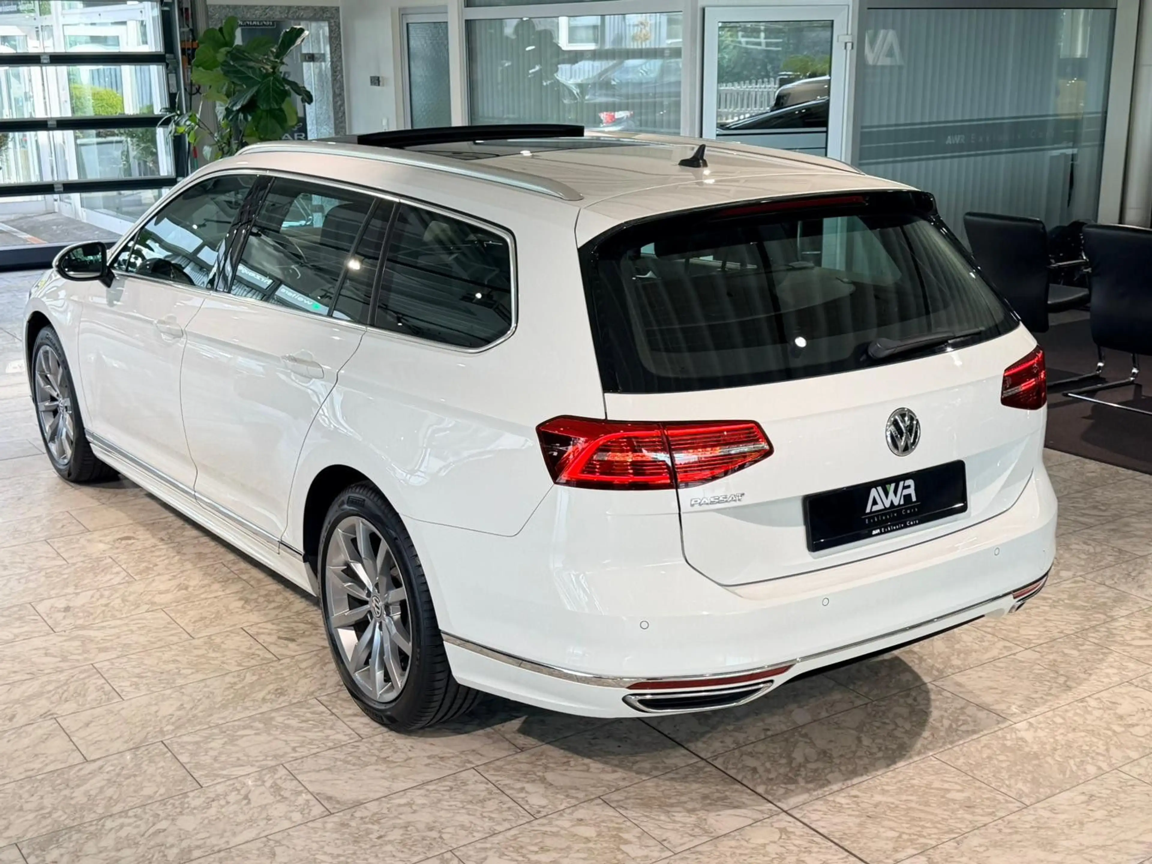 Volkswagen Passat R-LINE & HIGHLINE*PANO*ACC*VIRTUAL*AHK* — photo 6
