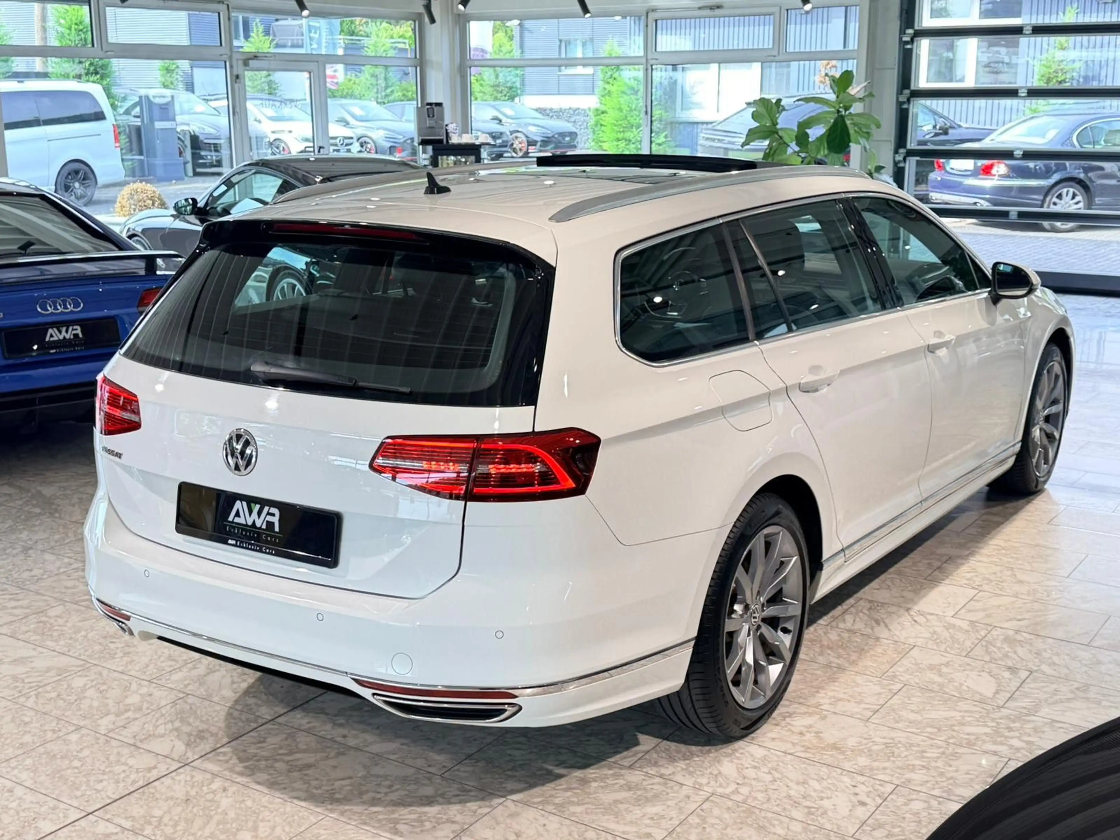 Volkswagen Passat R-LINE & HIGHLINE*PANO*ACC*VIRTUAL*AHK* — photo 3