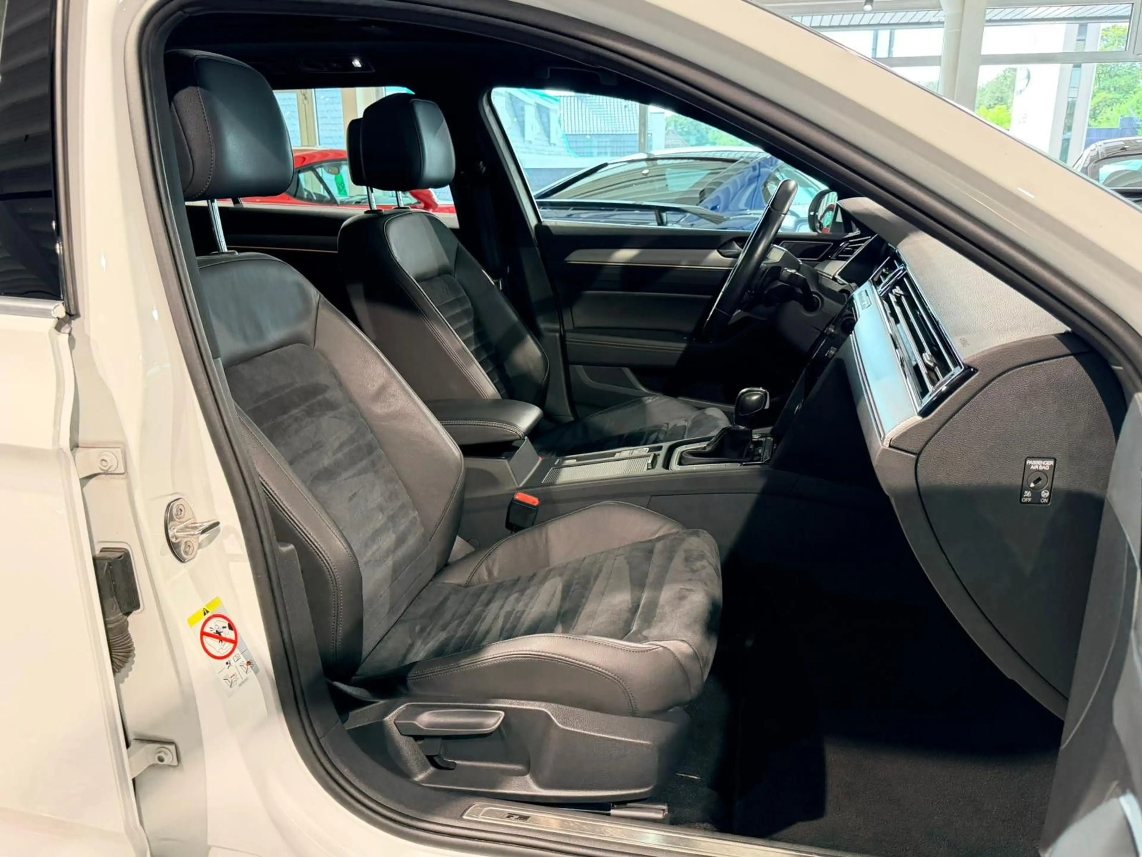 Volkswagen Passat R-LINE & HIGHLINE*PANO*ACC*VIRTUAL*AHK* — photo 14