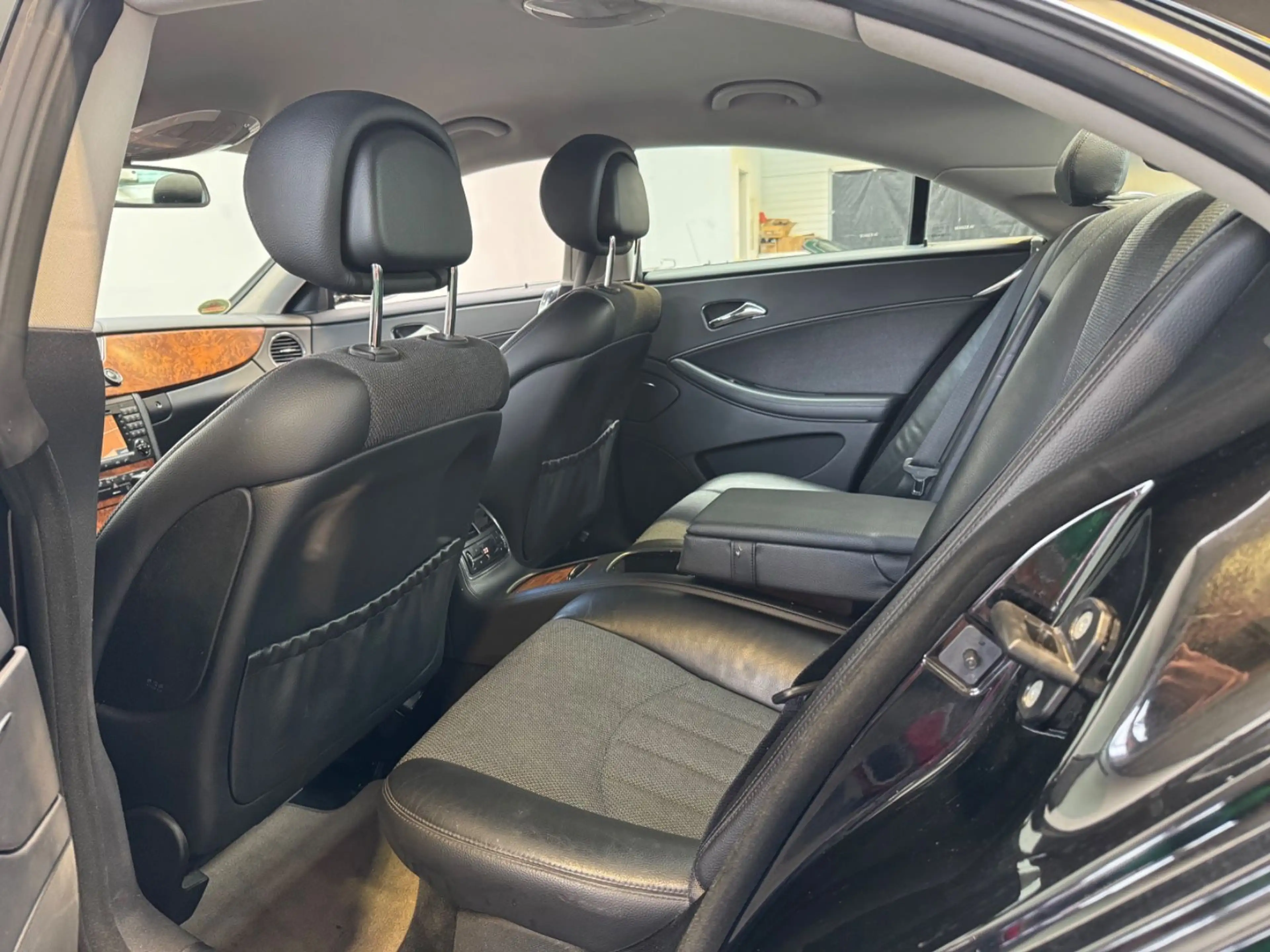 Mercedes-Benz CLS 350 CGI — photo 14