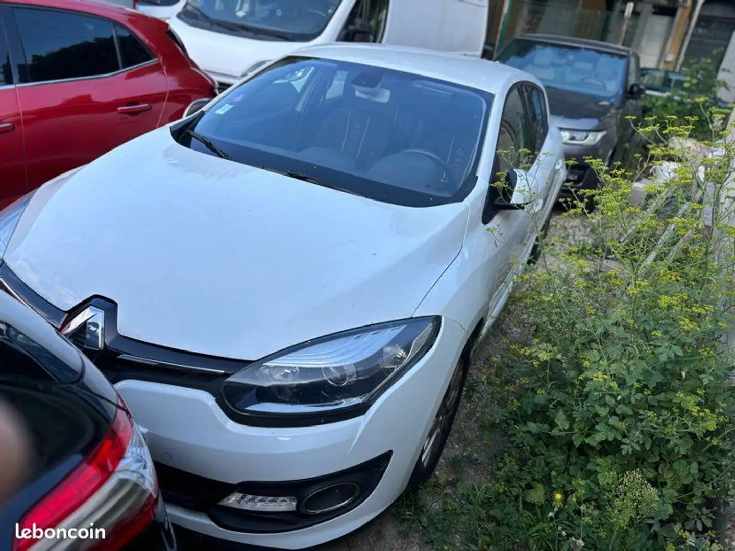 Renault Megane Mégane 3 berline tce 115 zen problème soupape Blanc - 2
