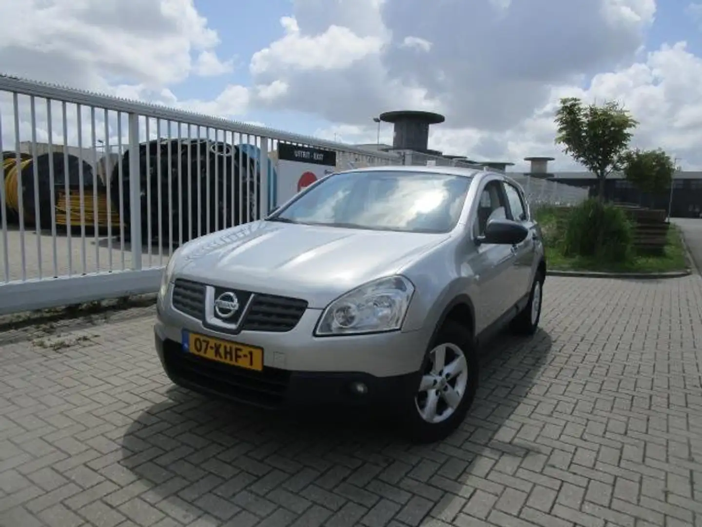 Nissan Qashqai 1.6 Visia Gris - 1