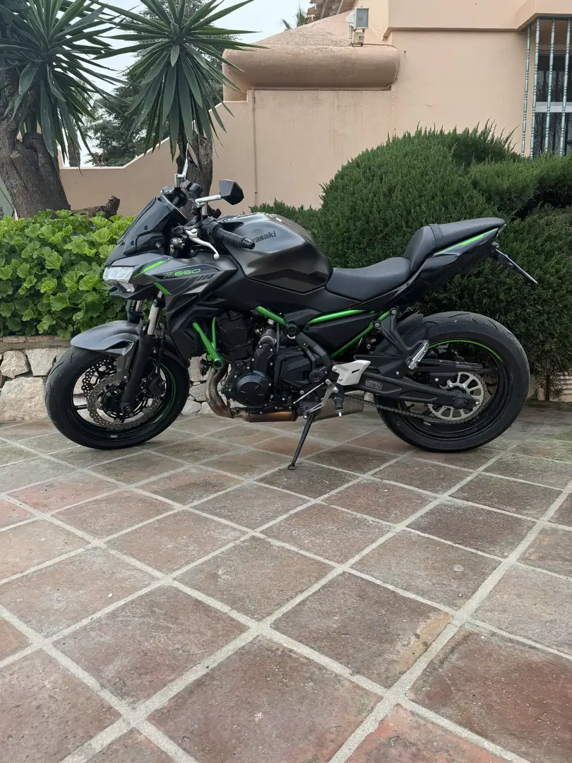 Kawasaki Z 650 2024 ABS LED Bluetooth, 1400km, revisión nueva Negru - 1