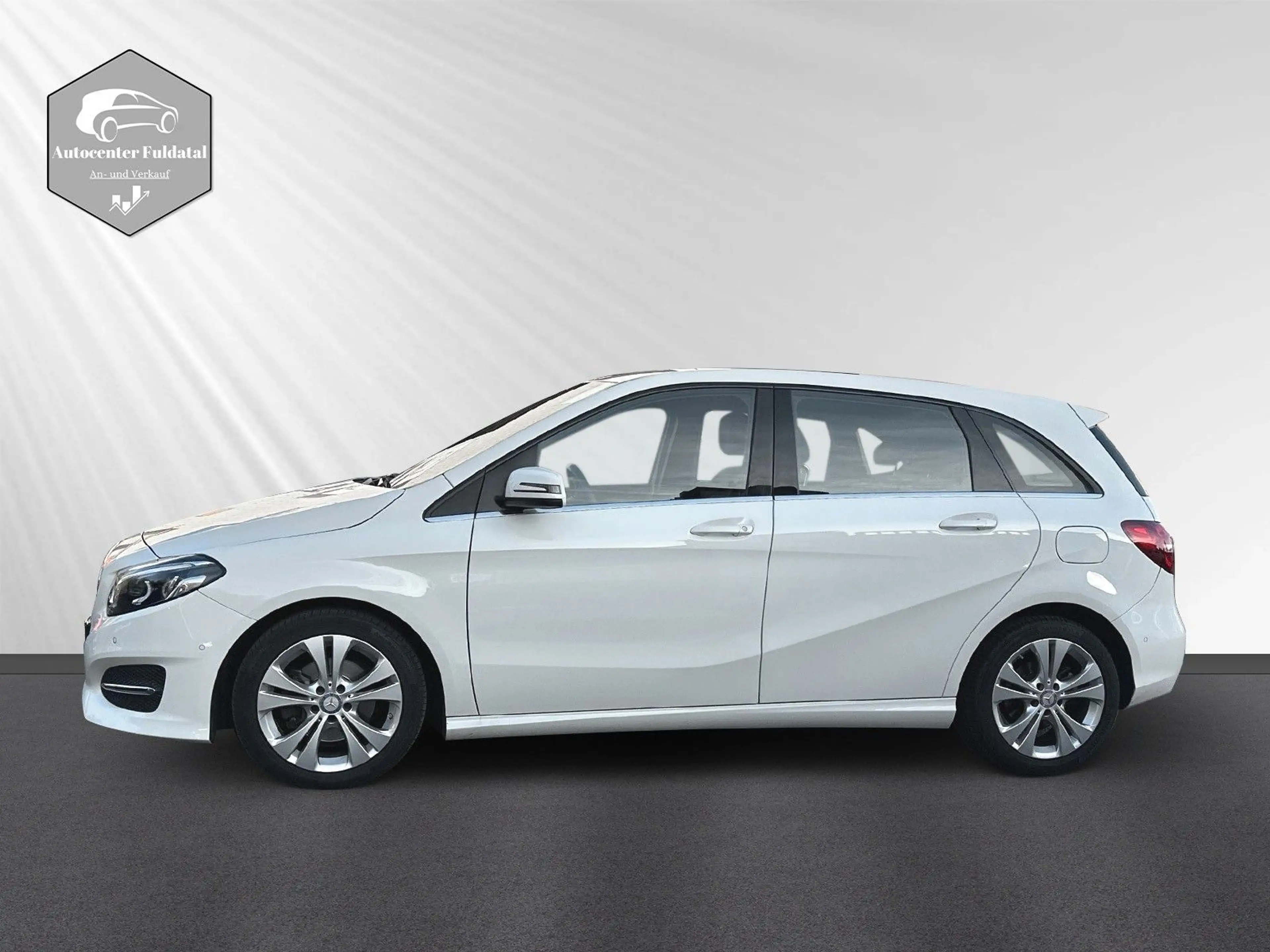 Mercedes-Benz B 200 / Automatik/AHK/Kamera/Navi/SHZ/Klima — photo 4