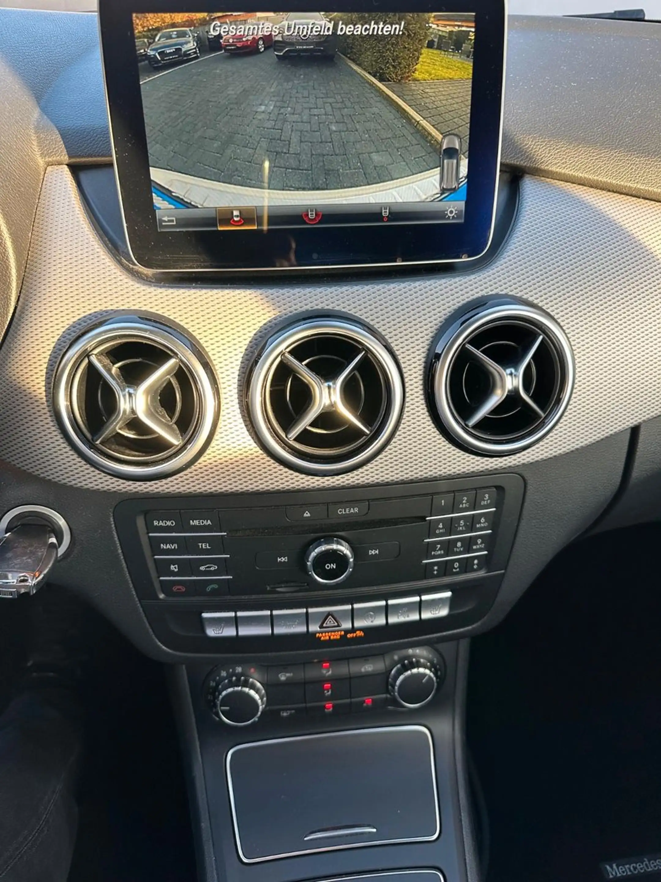 Mercedes-Benz B 200 / Automatik/AHK/Kamera/Navi/SHZ/Klima — photo 13