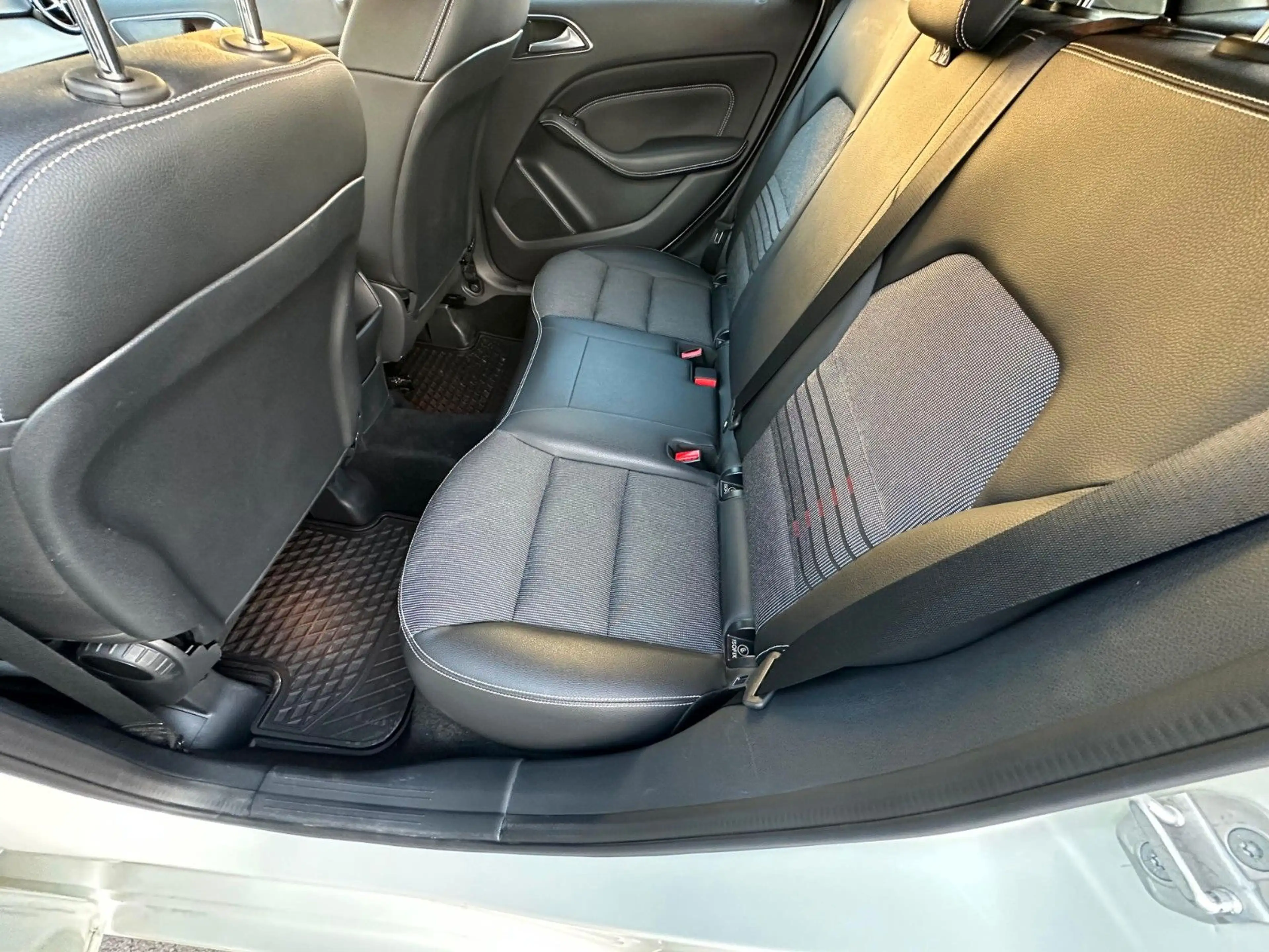 Mercedes-Benz B 200 / Automatik/AHK/Kamera/Navi/SHZ/Klima — photo 11