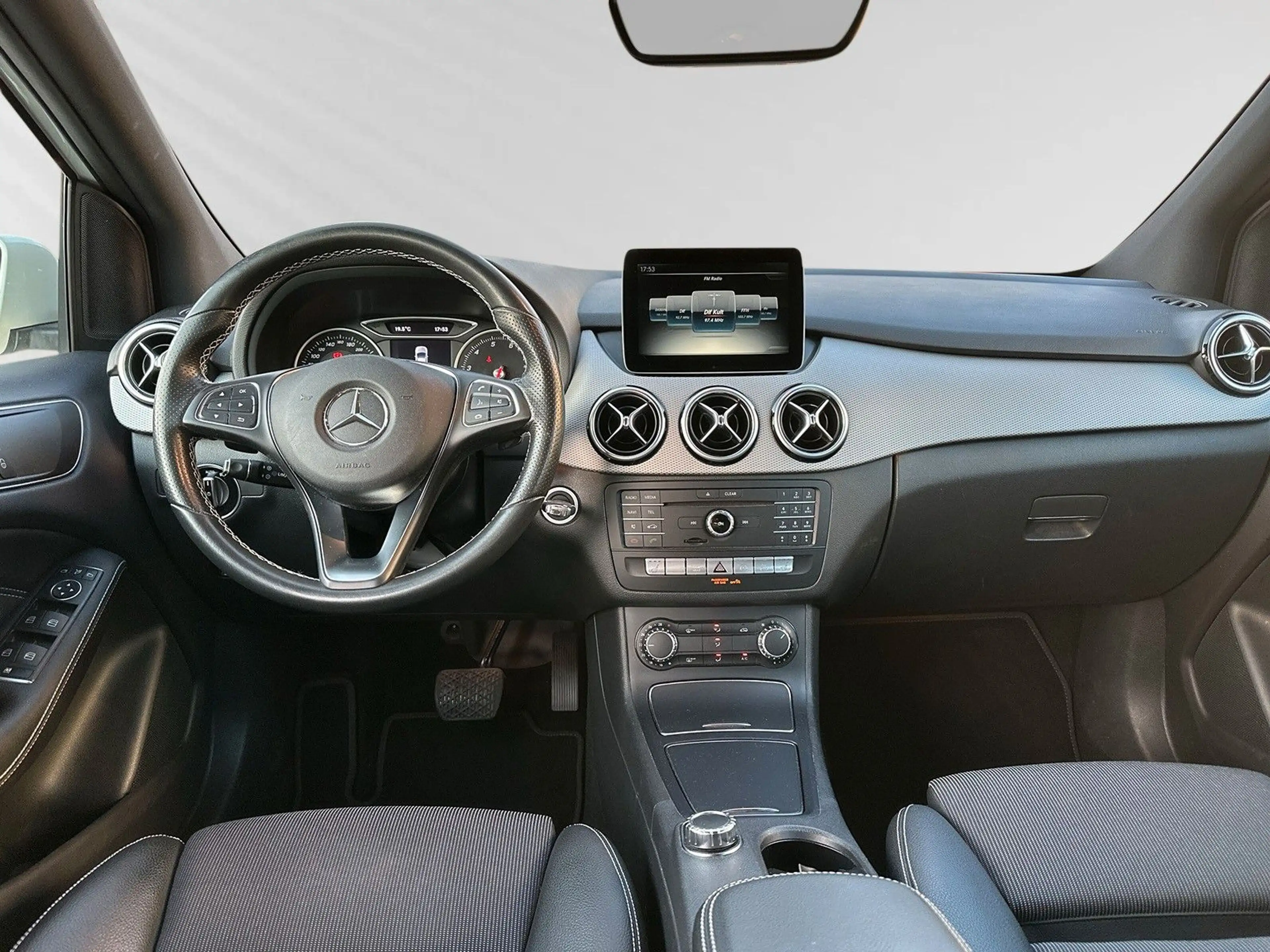 Mercedes-Benz B 200 / Automatik/AHK/Kamera/Navi/SHZ/Klima — photo 8