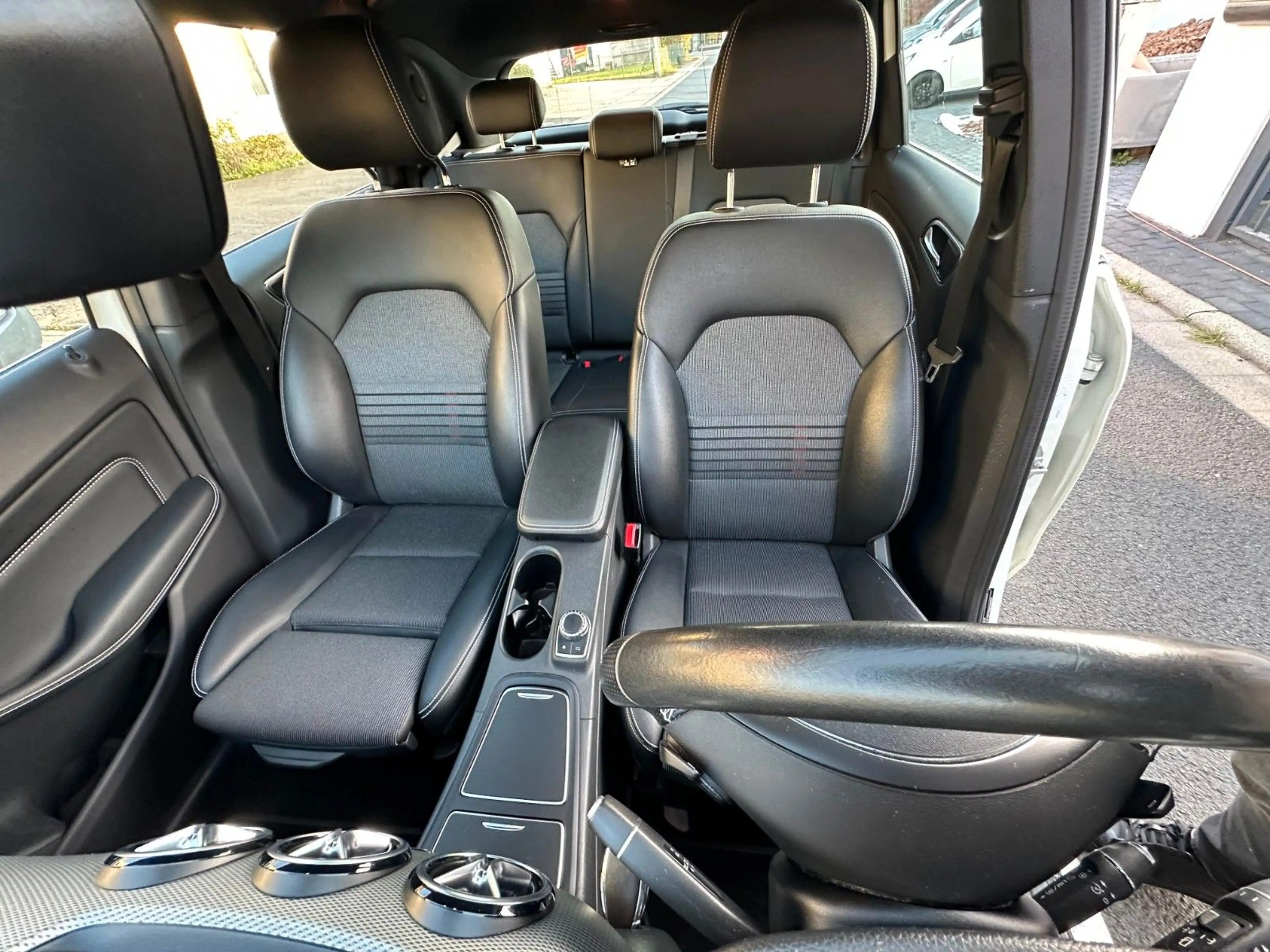Mercedes-Benz B 200 / Automatik/AHK/Kamera/Navi/SHZ/Klima — photo 9