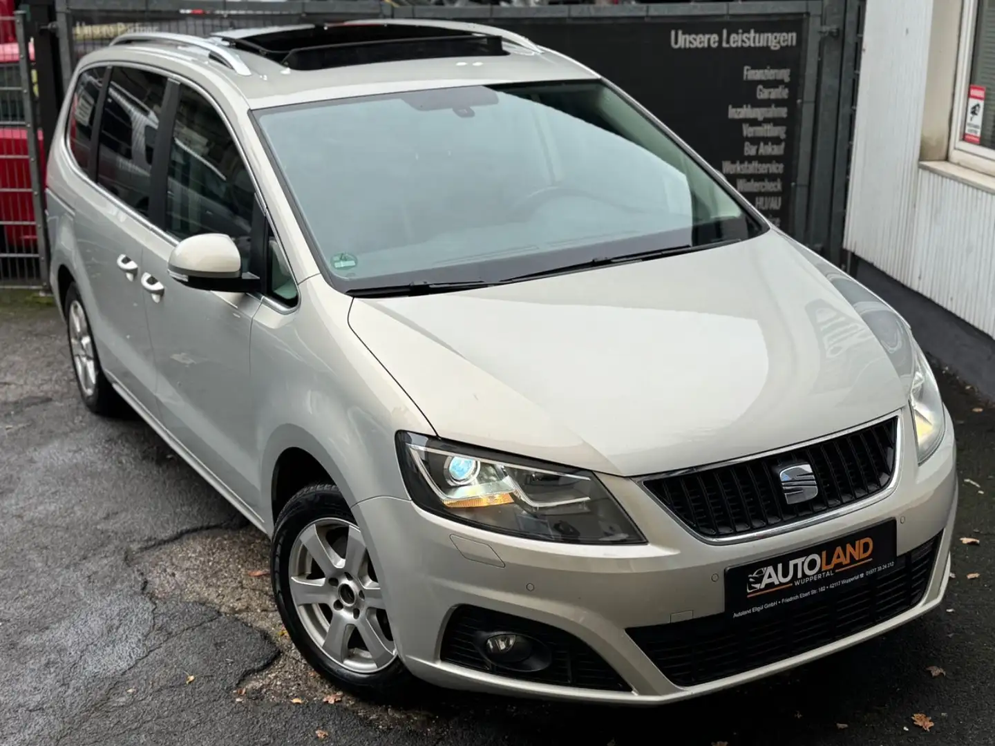 SEAT Alhambra Style 2.0l *NAVI*XENON*AHK*TEMPO*KAMERA Silber - 1