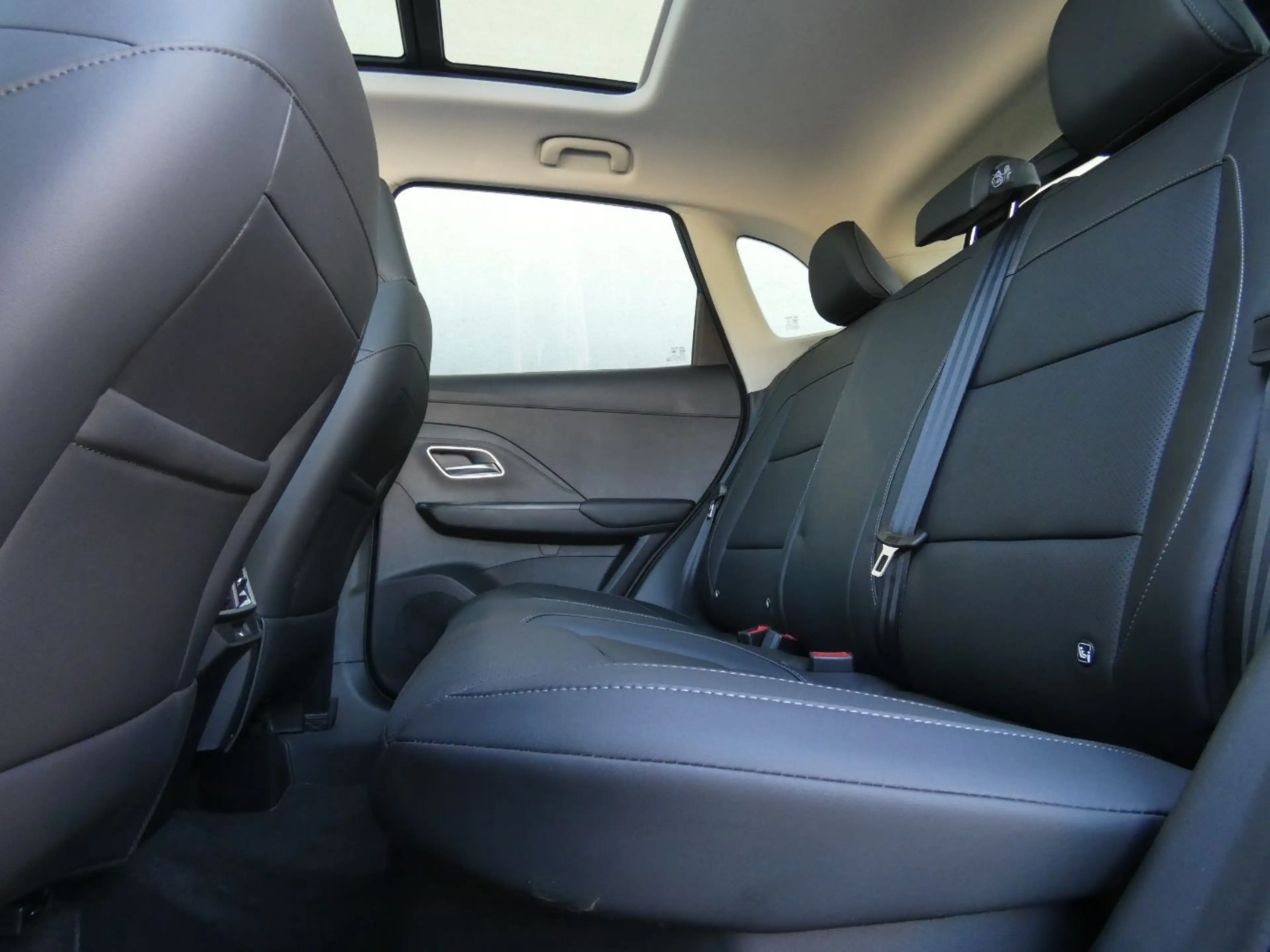 MG ZS Hybrid+ Luxury 360°Kam+LED+Distr+Navi+SHZ+LHZ — photo 12