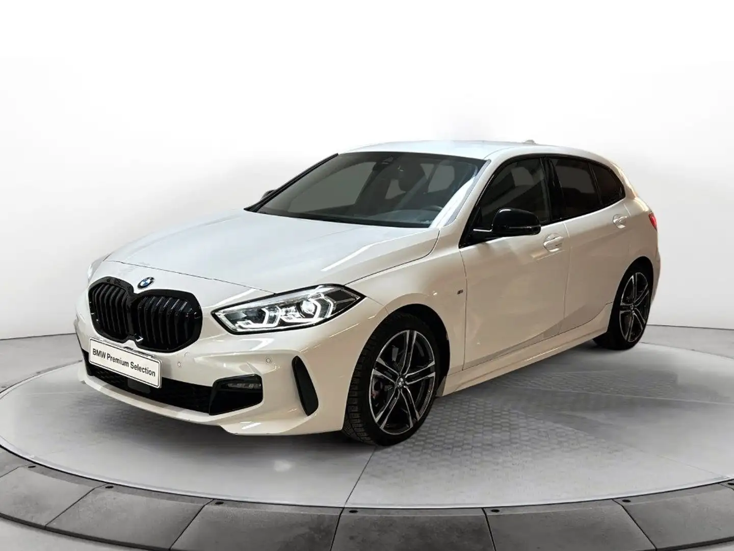 BMW 118 d Msport bijela - 1