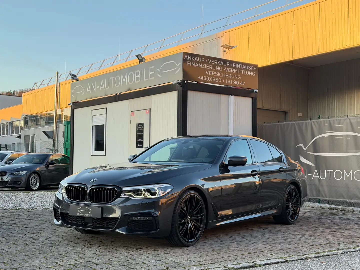 BMW 520 d G30 xDrive Aut. M-Paket Finanzierung möglich Grau - 1