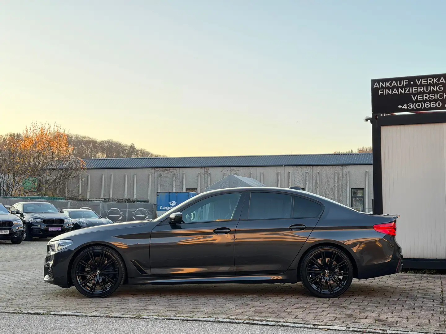 BMW 520 d G30 xDrive Aut. M-Paket Finanzierung möglich Grau - 2