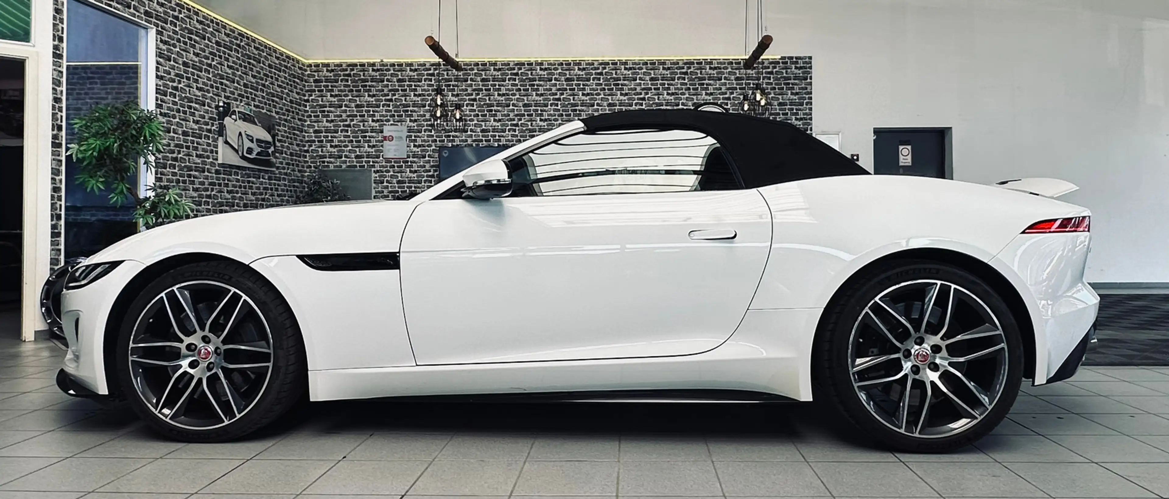 Jaguar F-Type 5.0 V8 R-Dynamic AWD Cabriolet — photo 8