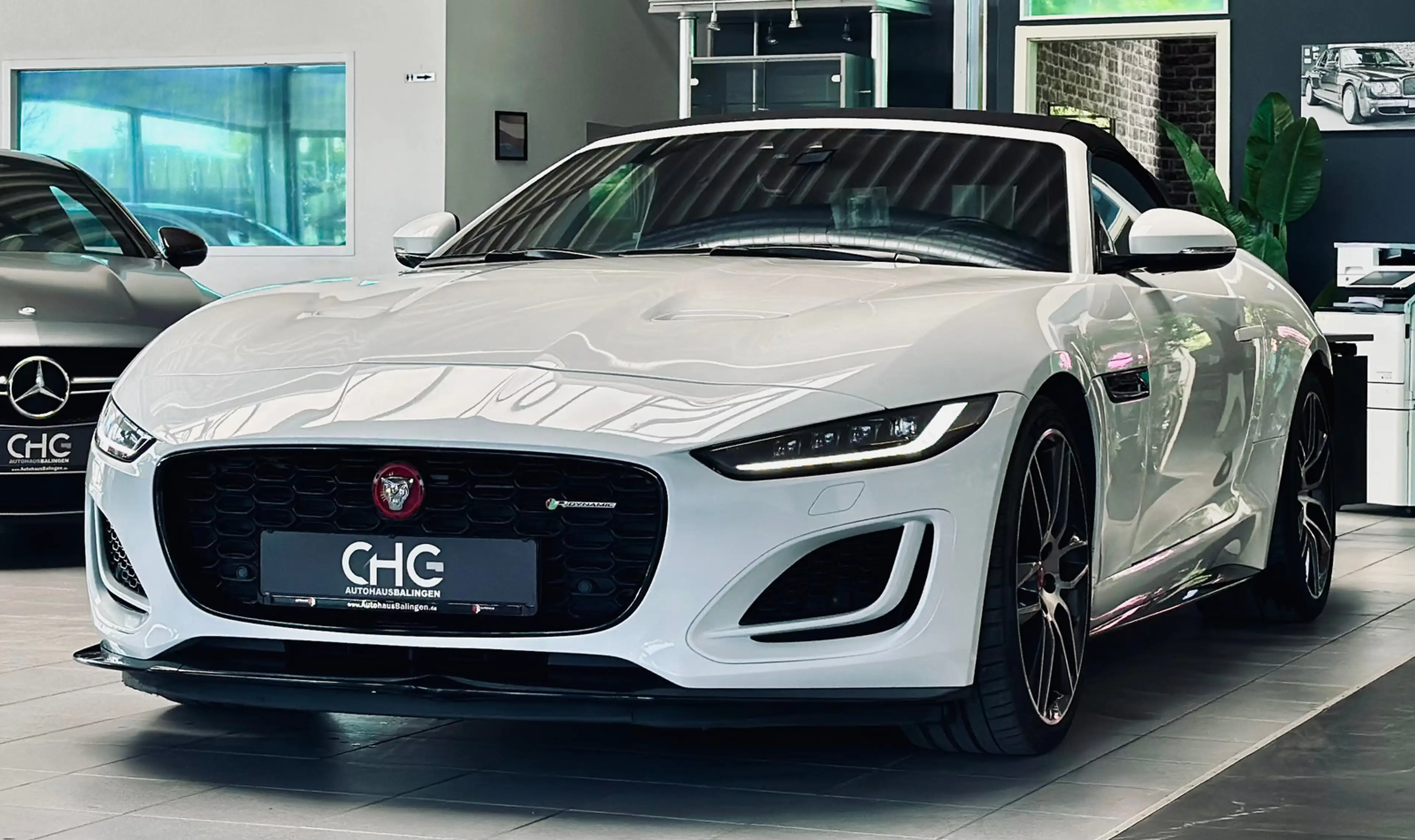 Jaguar F-Type 5.0 V8 R-Dynamic AWD Cabriolet — photo 3