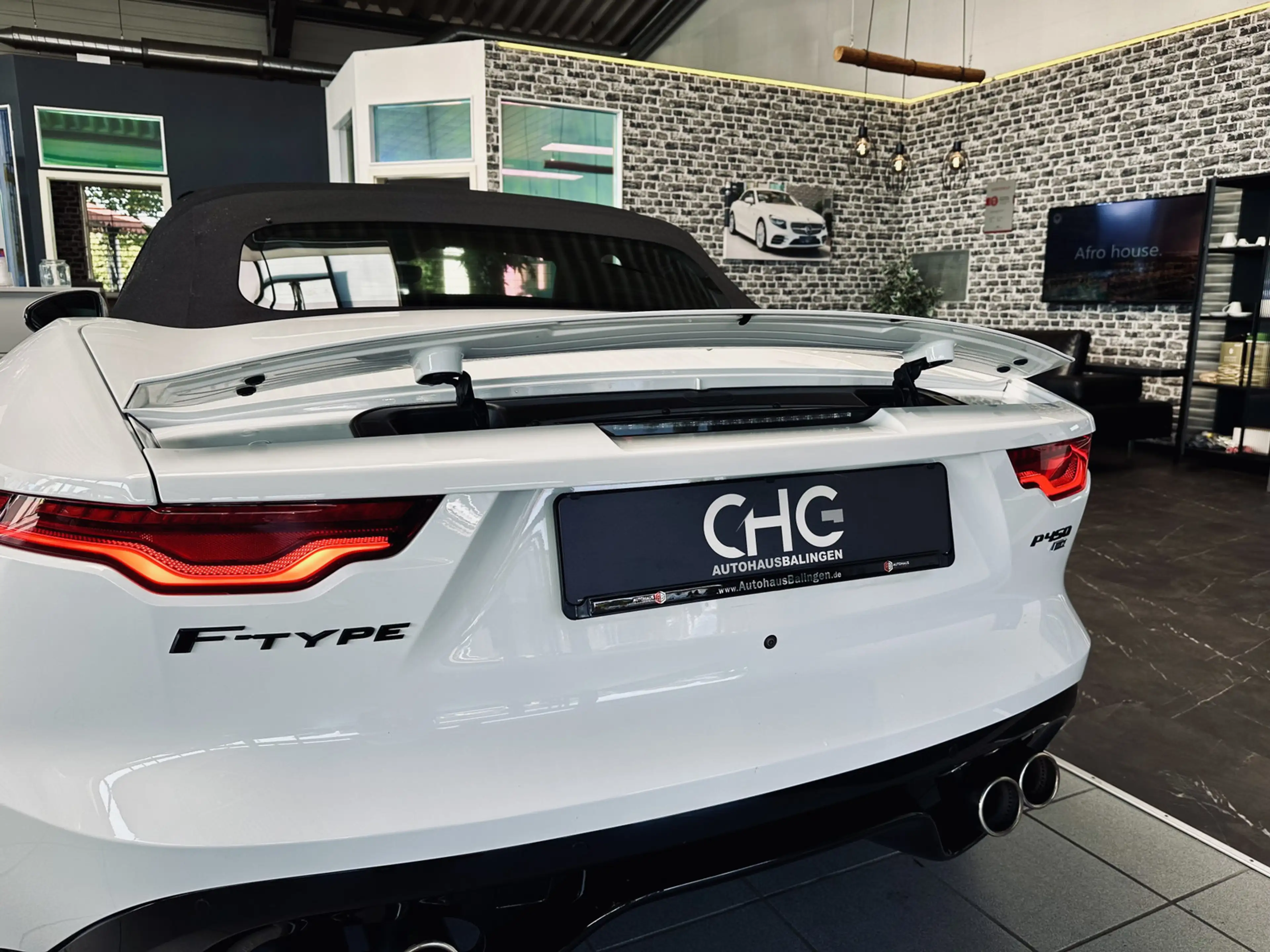 Jaguar F-Type 5.0 V8 R-Dynamic AWD Cabriolet — photo 14