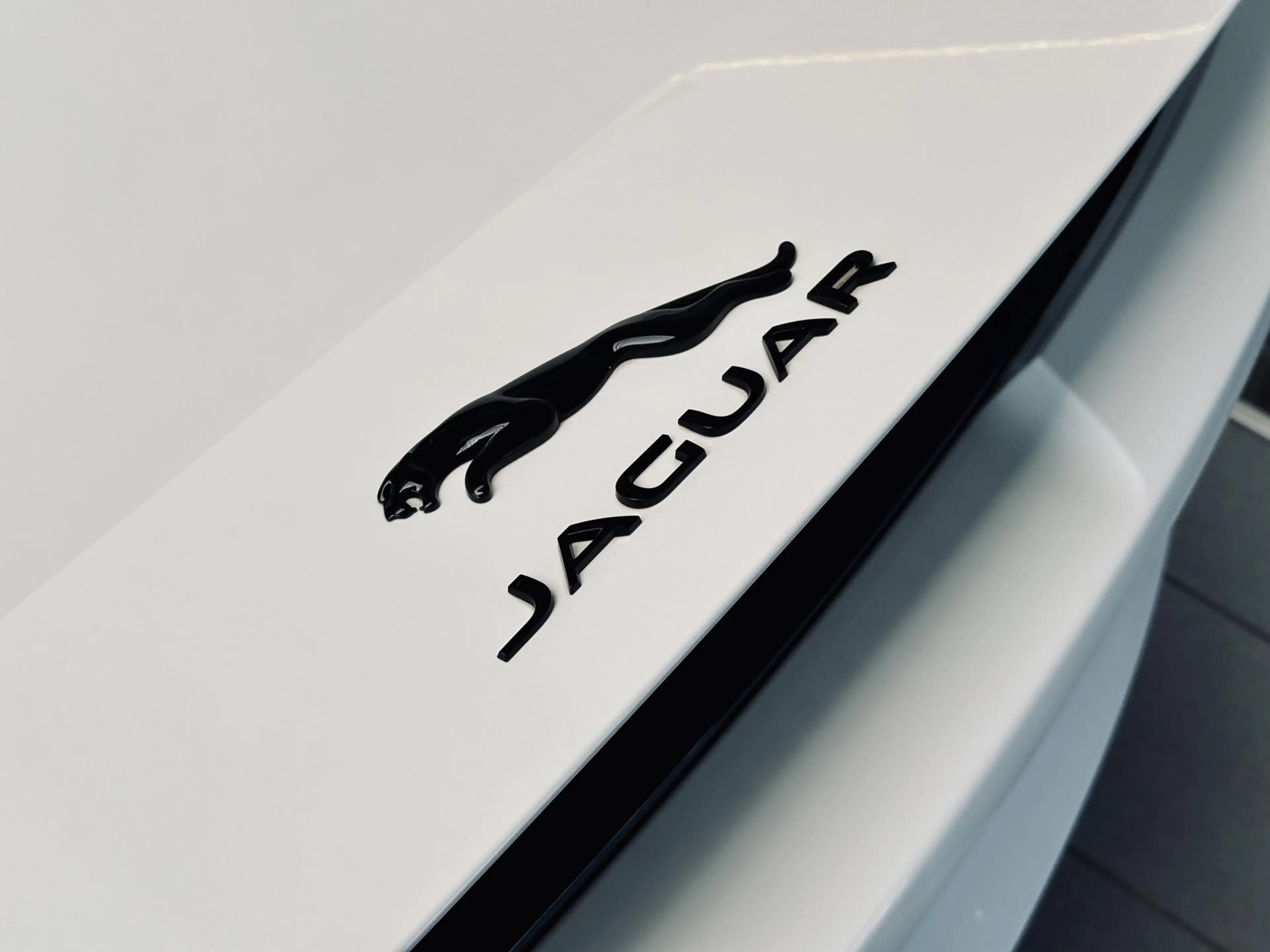 Jaguar F-Type 5.0 V8 R-Dynamic AWD Cabriolet — photo 9
