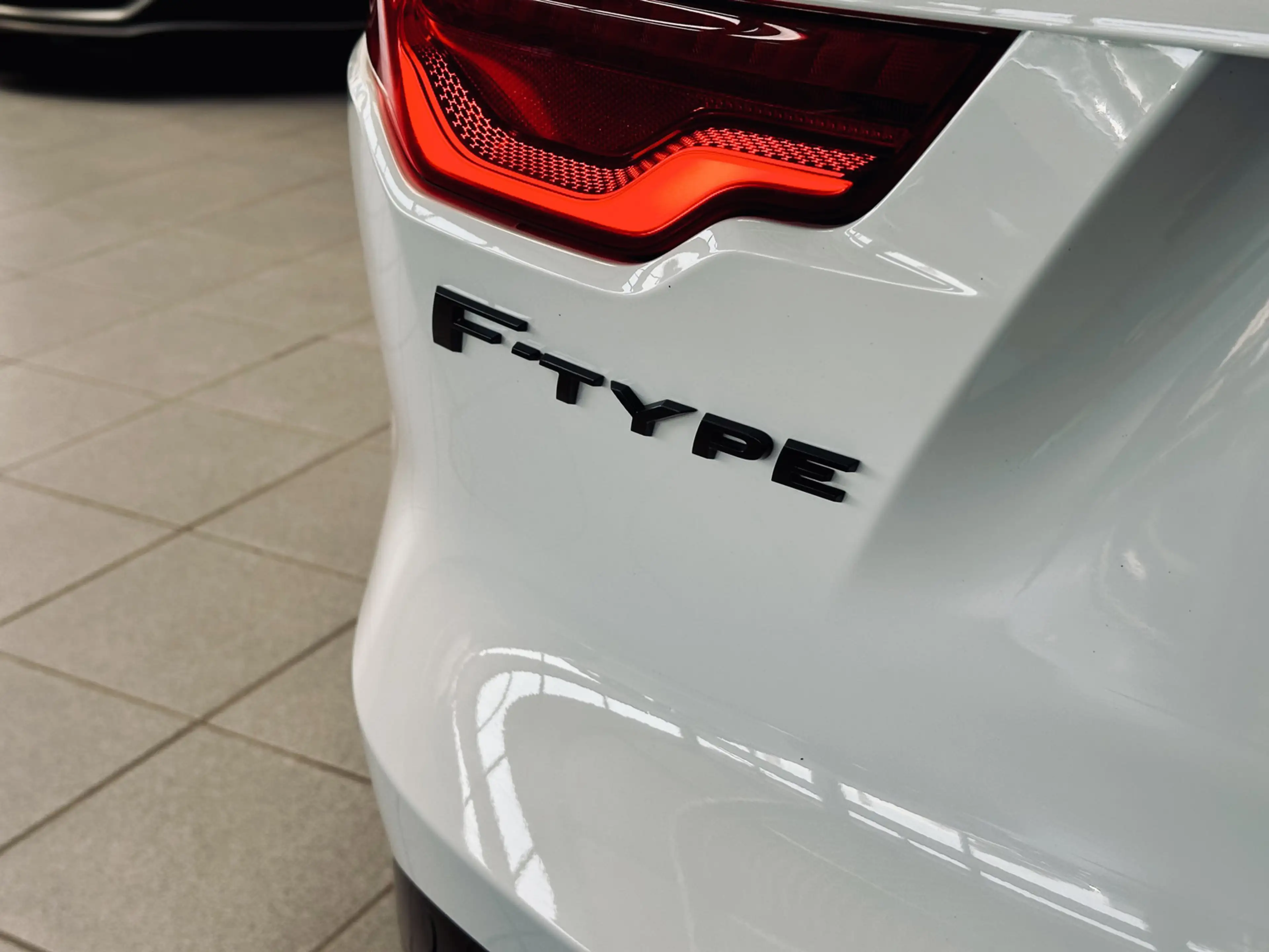 Jaguar F-Type 5.0 V8 R-Dynamic AWD Cabriolet — photo 13