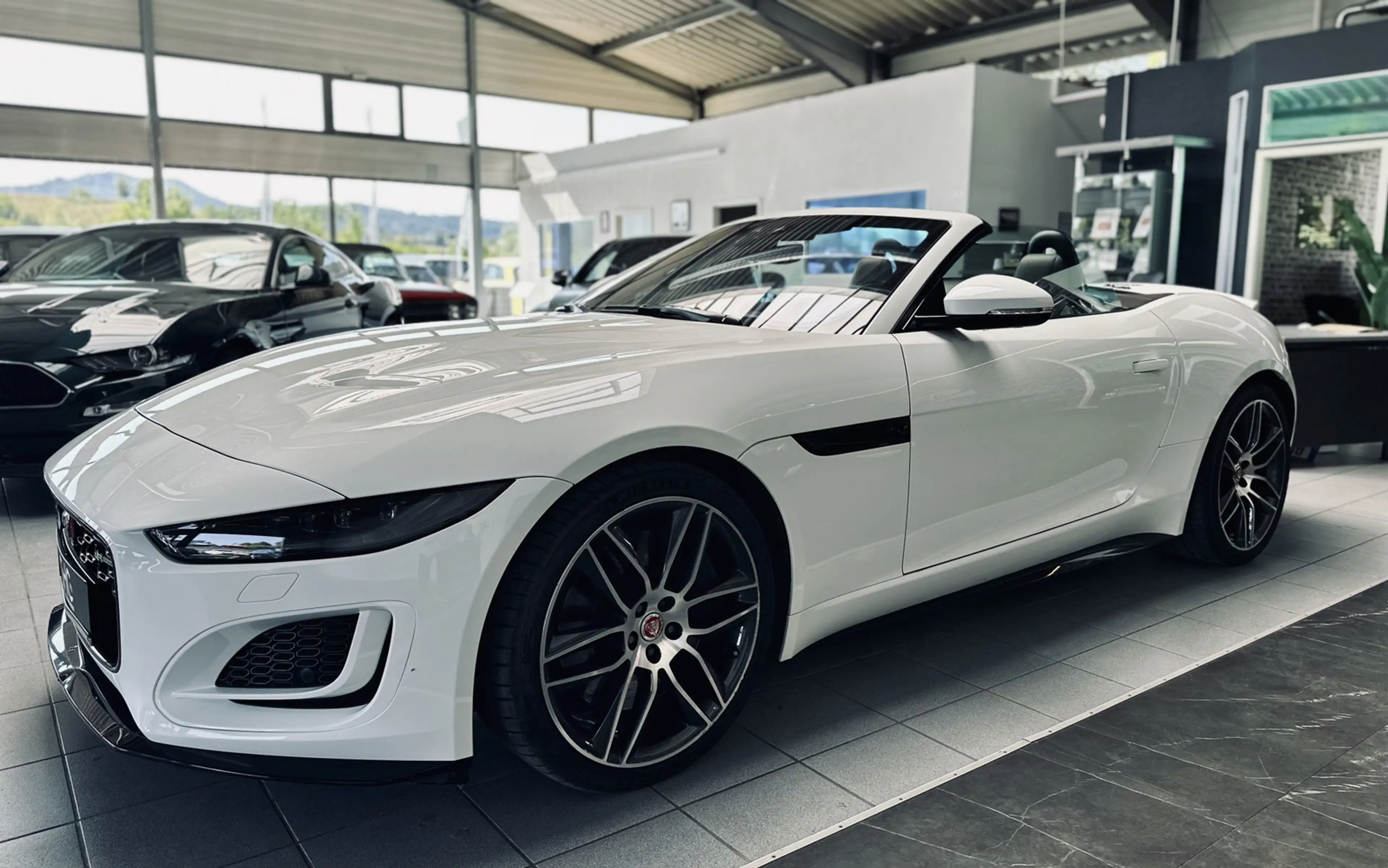 Jaguar F-Type 5.0 V8 R-Dynamic AWD Cabriolet — photo 10