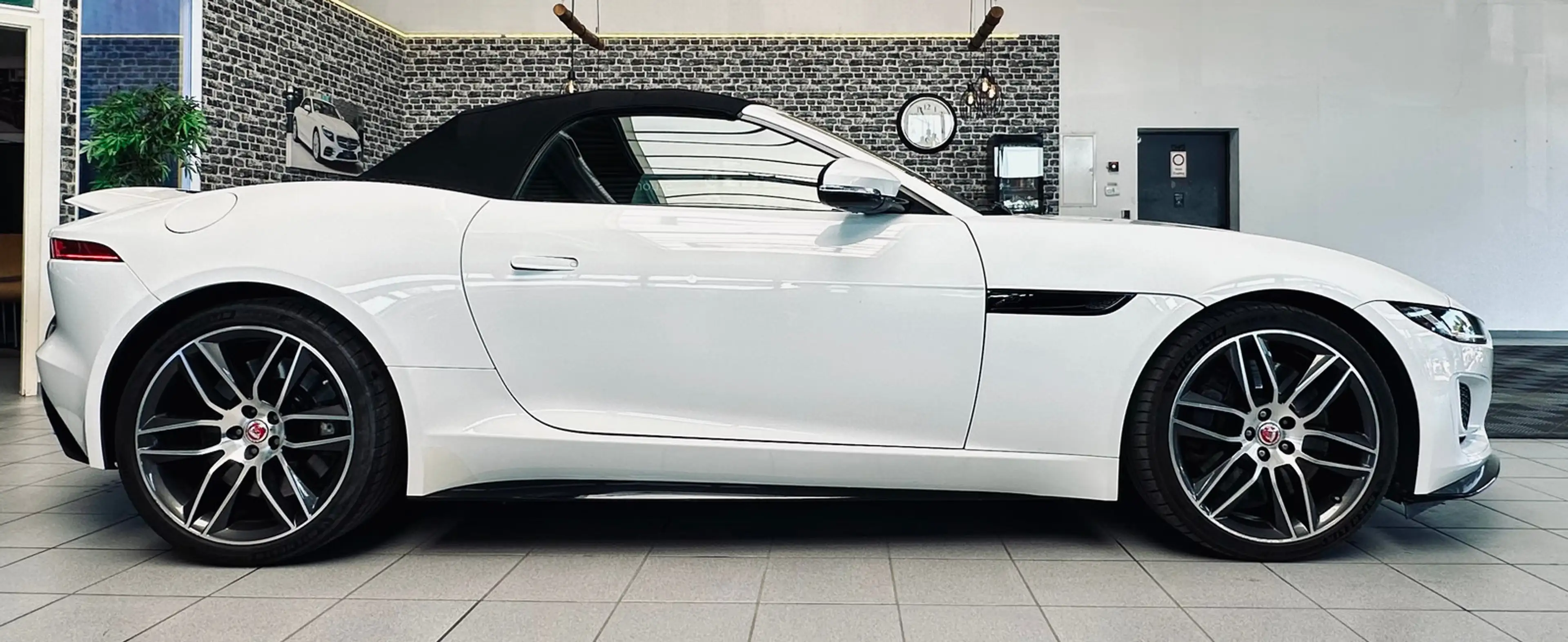 Jaguar F-Type 5.0 V8 R-Dynamic AWD Cabriolet — photo 4