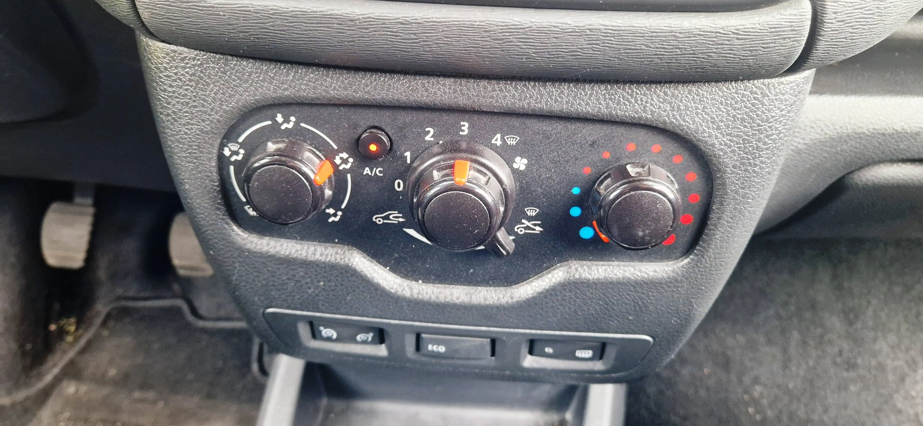 Dacia Dokker Comfort/2 Schiebetüren/Navi/PDC/Tempomat/Klima/Finanzierung ab 6,99%/ — photo 15