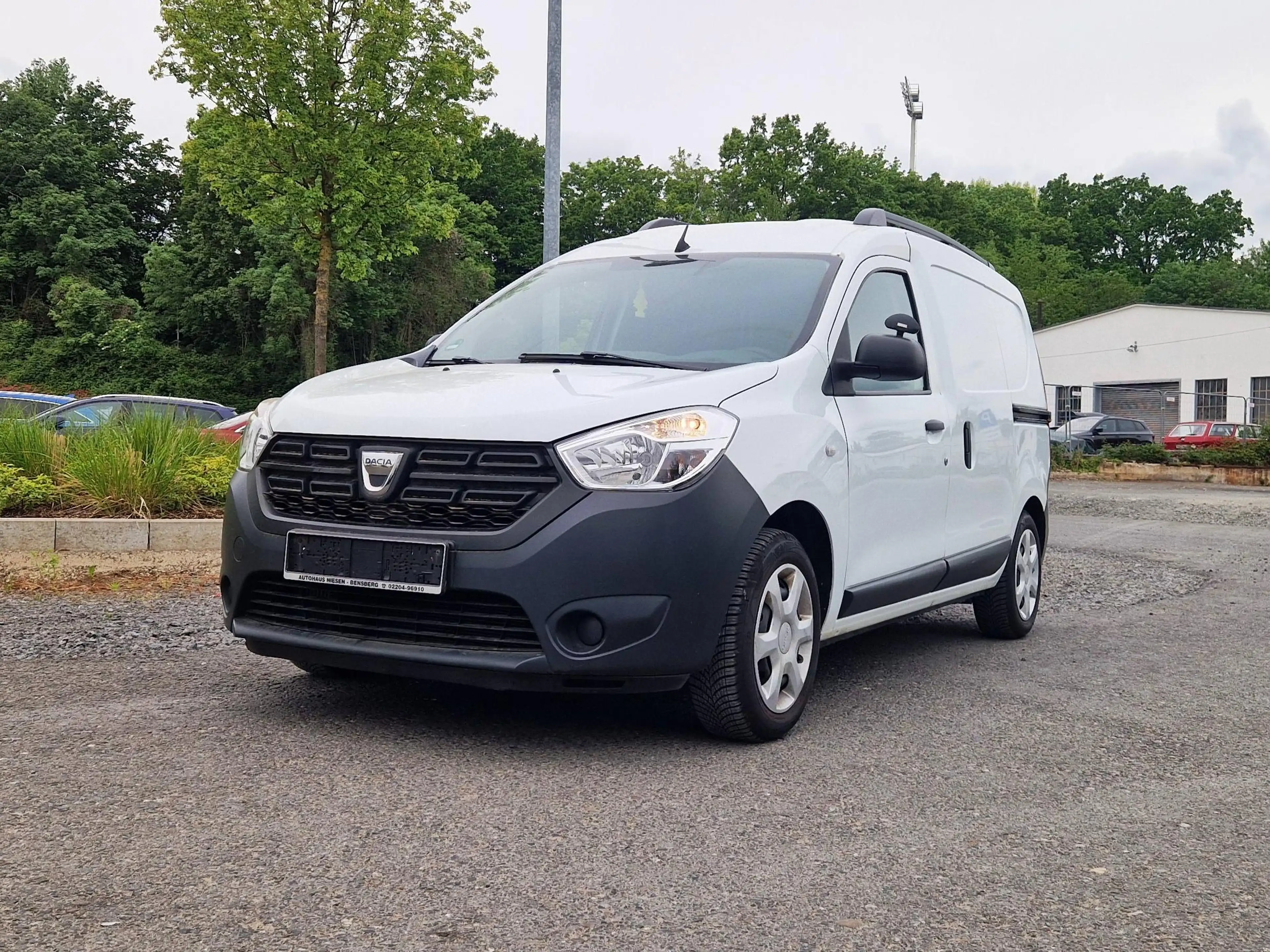 Dacia Dokker Comfort/2 Schiebetüren/Navi/PDC/Tempomat/Klima/Finanzierung ab 6,99%/