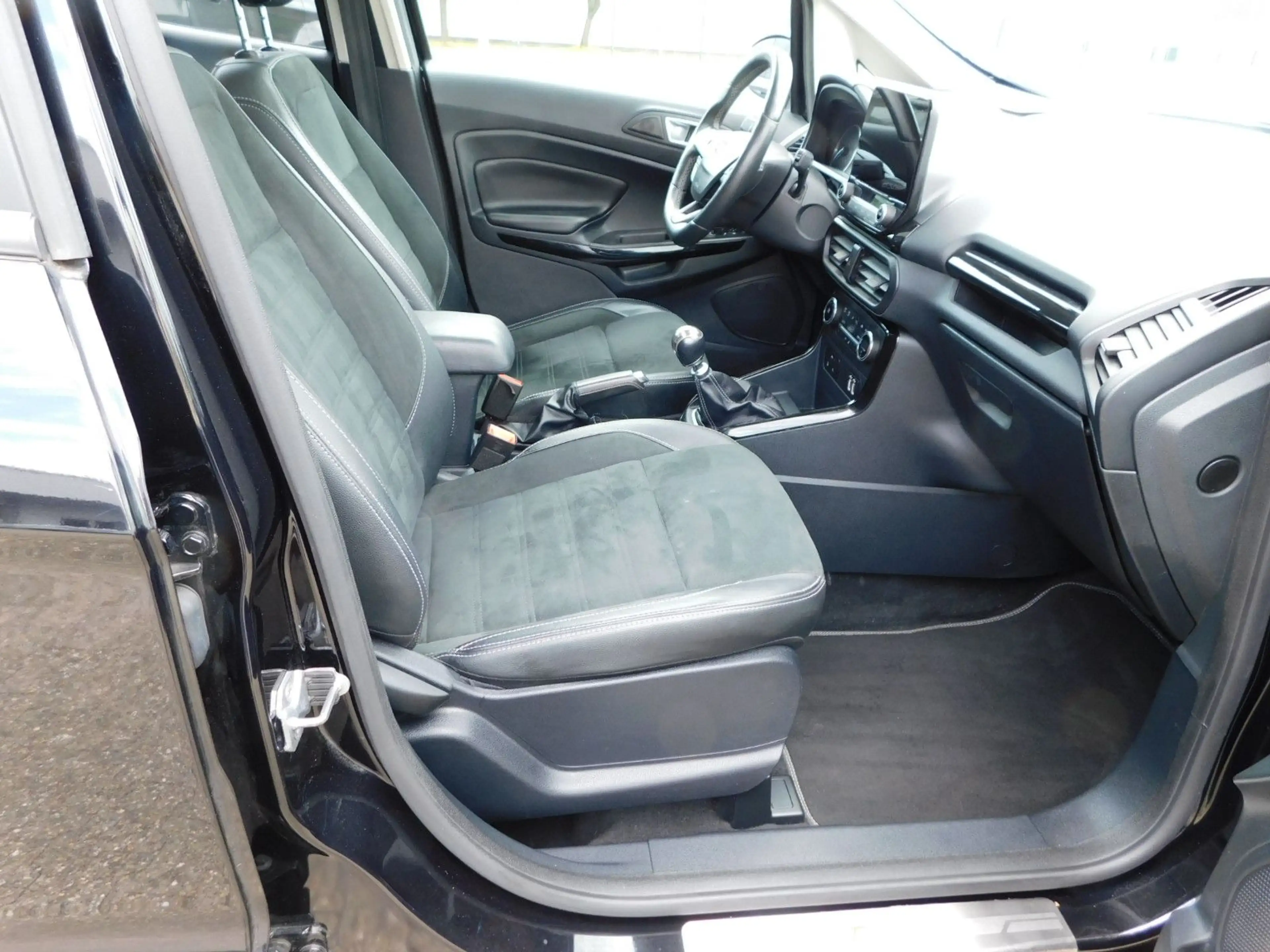 Ford EcoSport ST-Line — photo 12