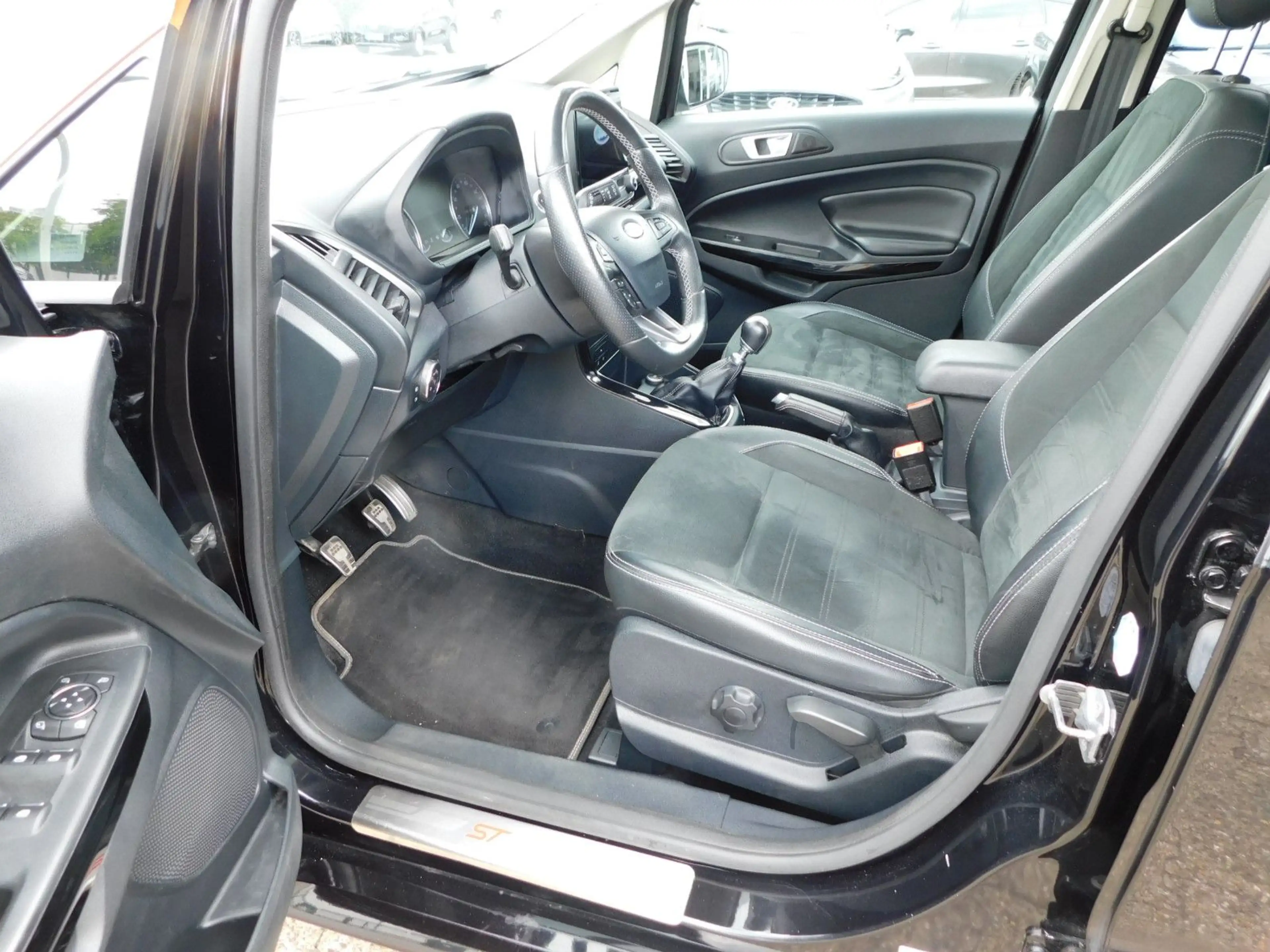 Ford EcoSport ST-Line — photo 15
