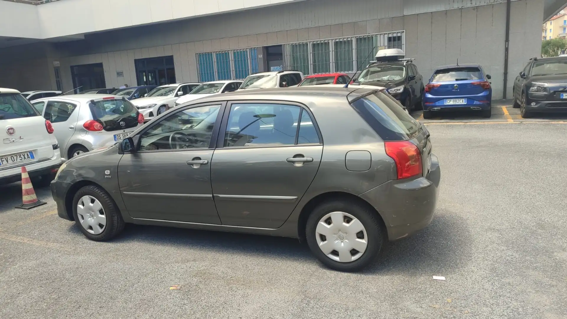 Toyota Corolla 5p 1.4 vvt-i Sol c/clima - 2