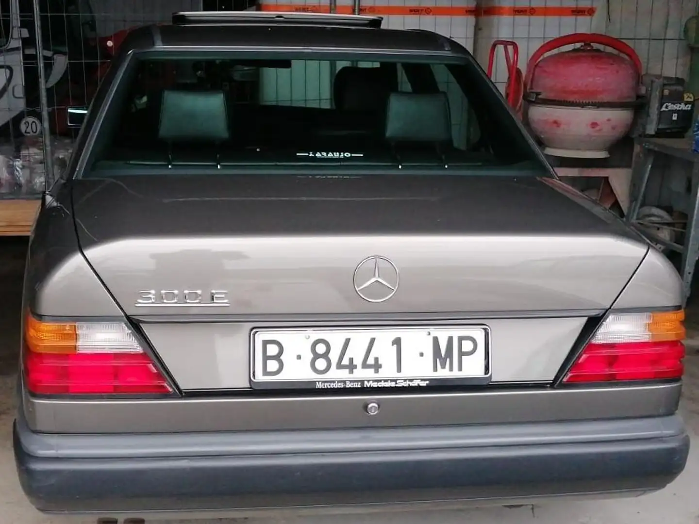 Mercedes-Benz 300 300 E Grijs - 2