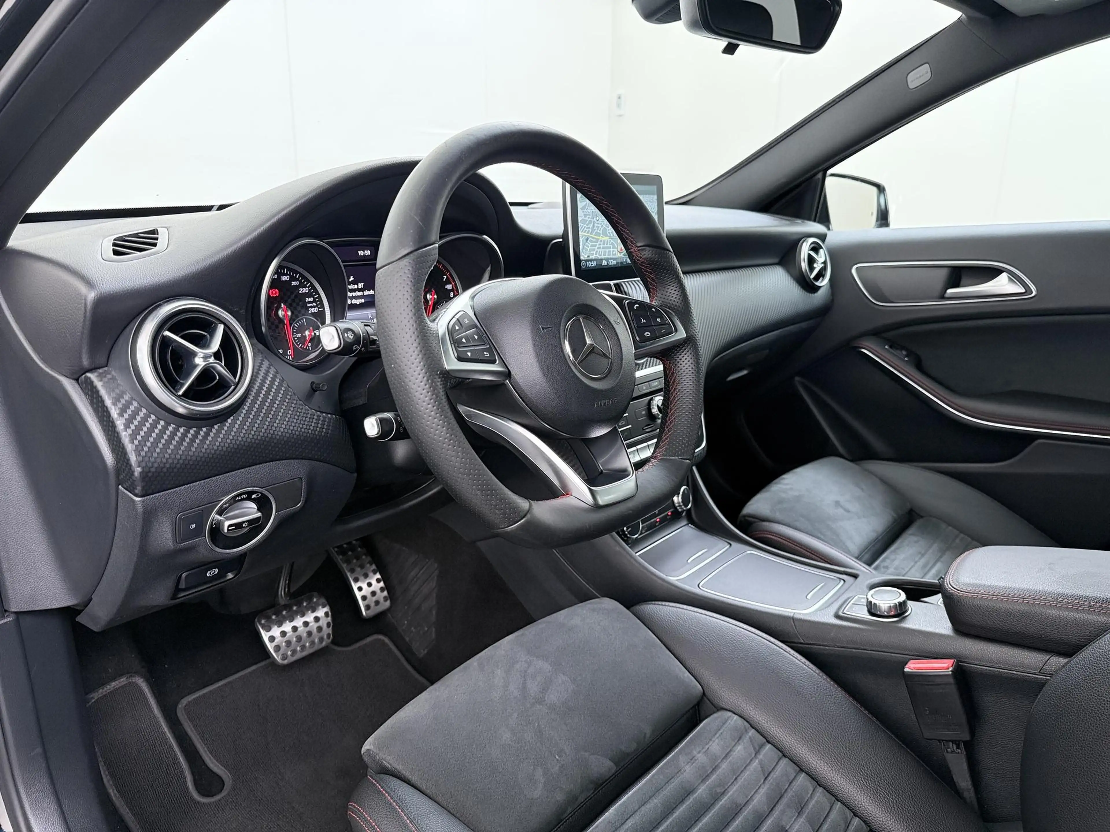 Mercedes-Benz A 180 Ambition AMG | NL Auto | Navigatie | Stoelverwarmi — photo 12